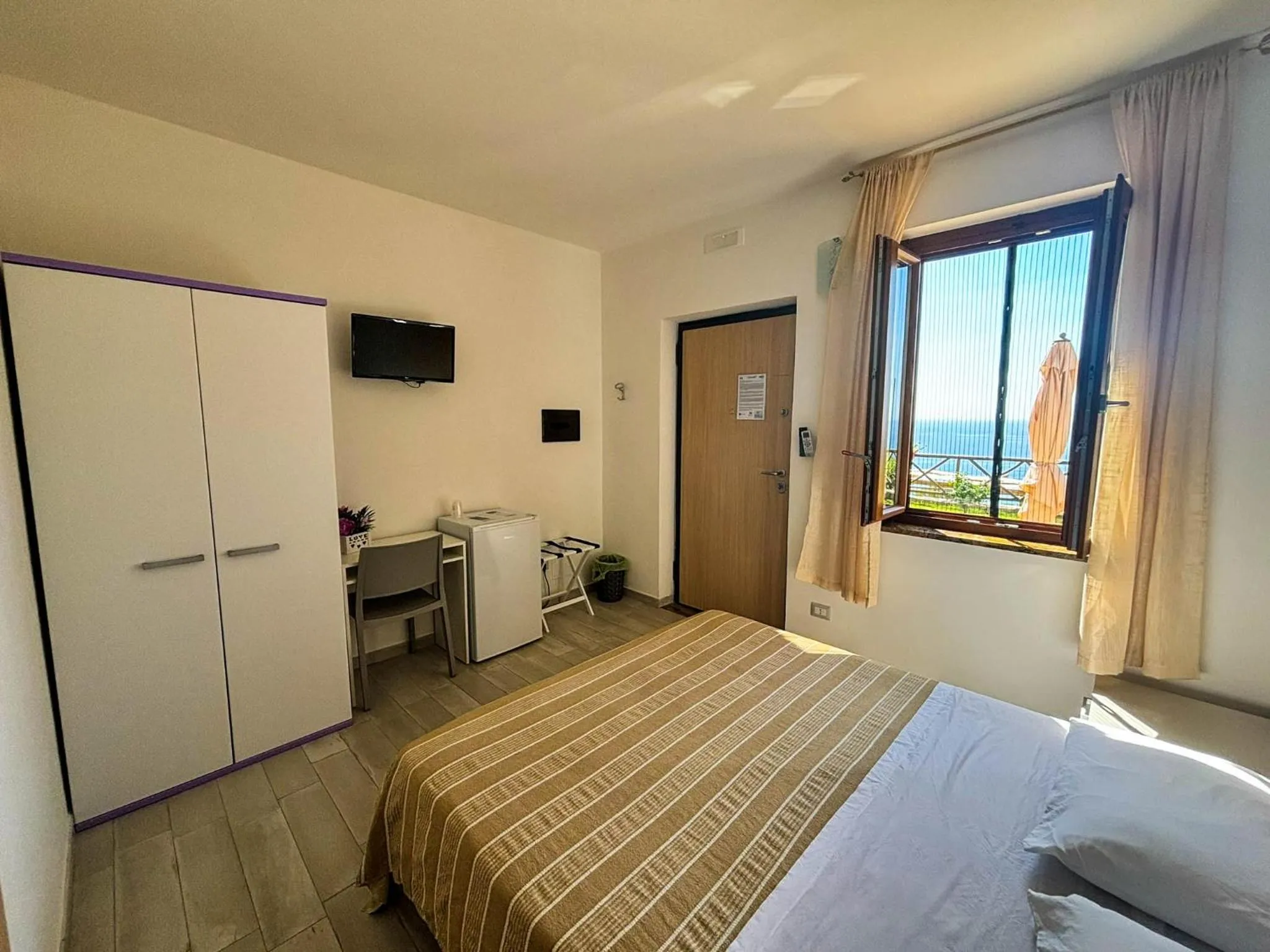Double Room with Sea View in Tramonti d'Oro