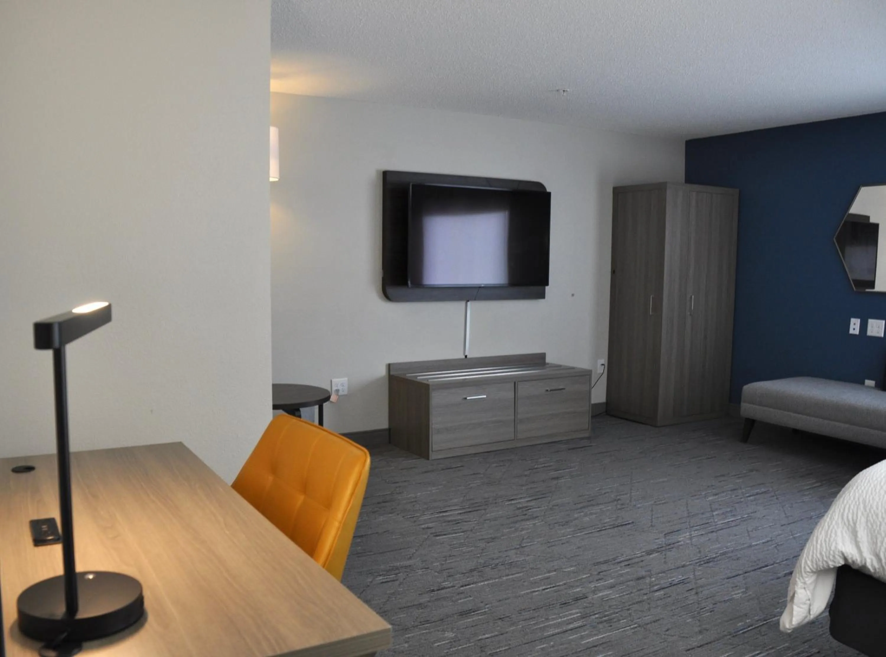 Photo of the whole room, Bed in Holiday Inn Express St Croix Valley by IHG