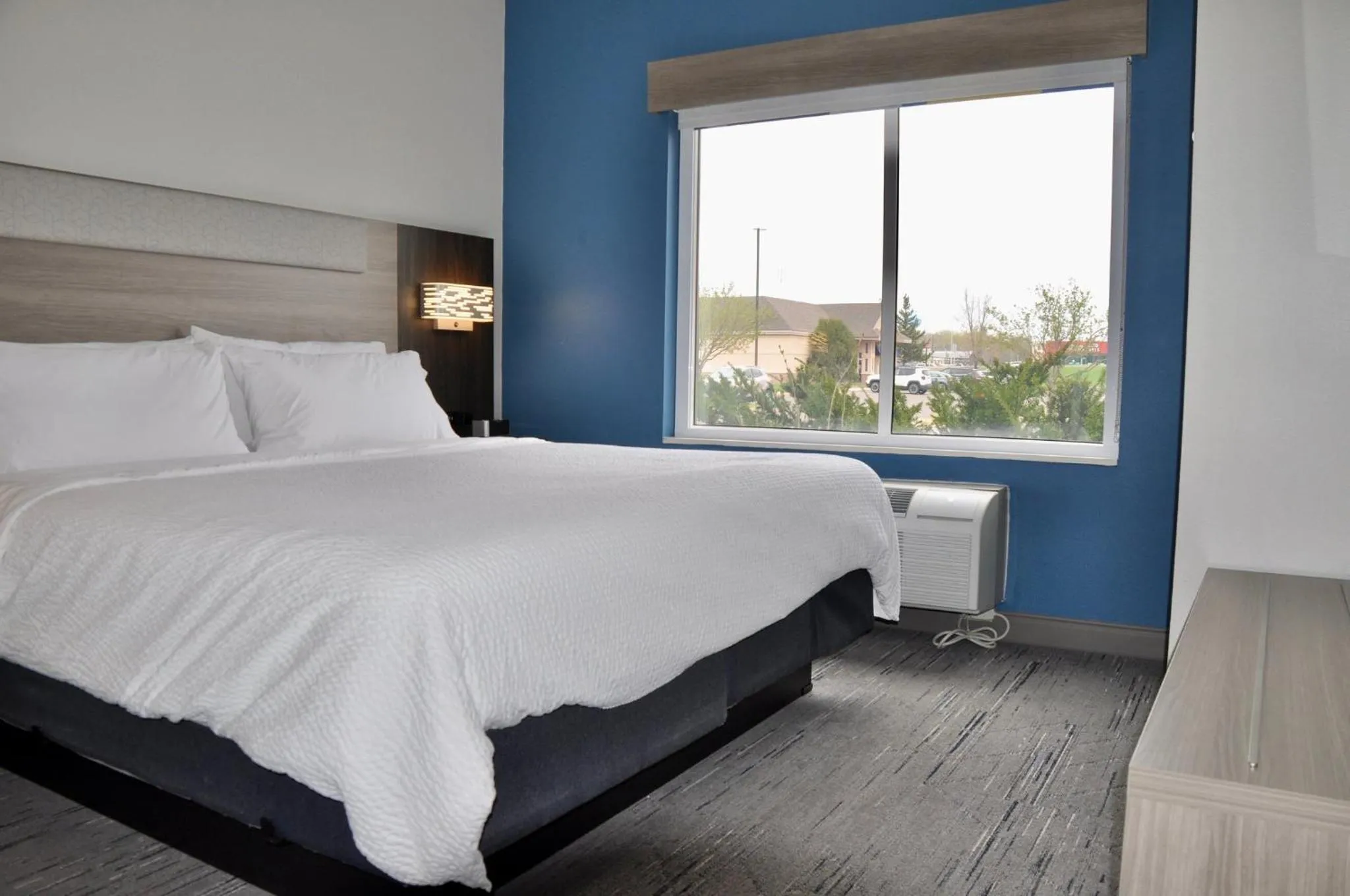 Photo of the whole room, Bed in Holiday Inn Express St Croix Valley by IHG