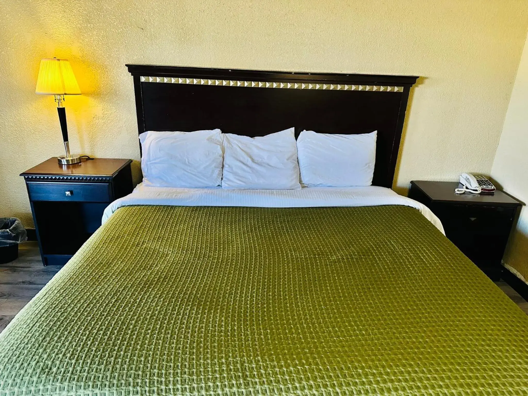 Bedroom, Bed in Travel Inn Bristol near State Street