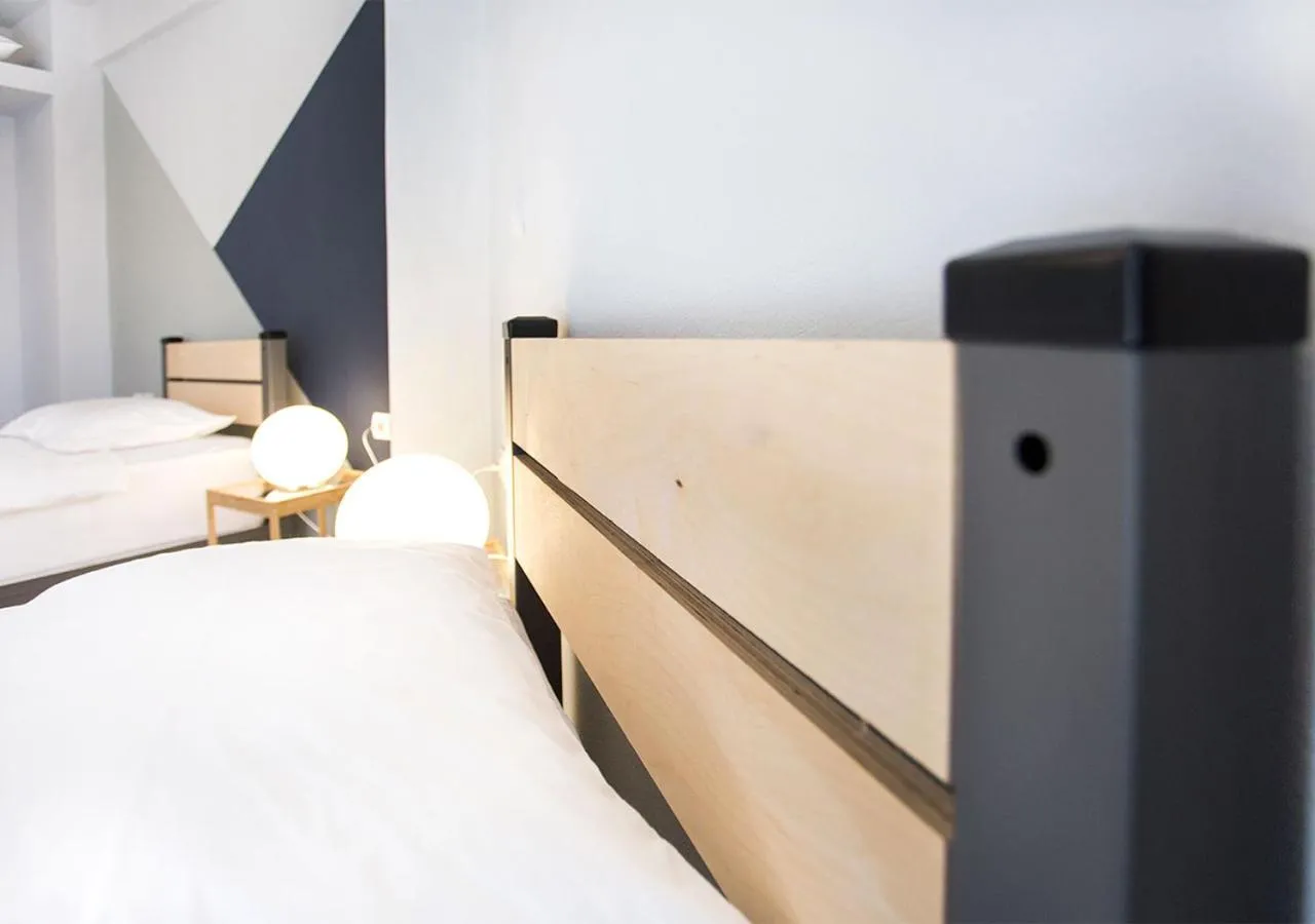 Bed in Snooze H