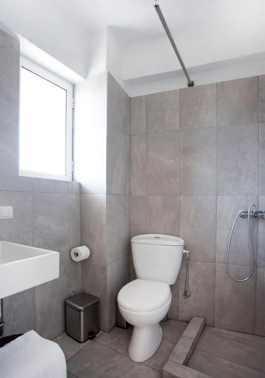 Shower in Snooze H