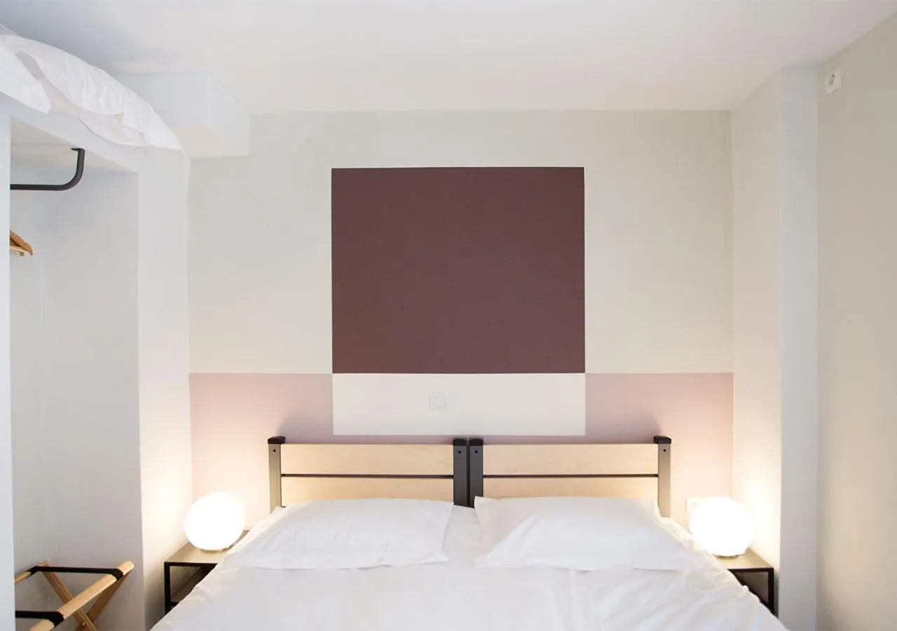Bed in Snooze H