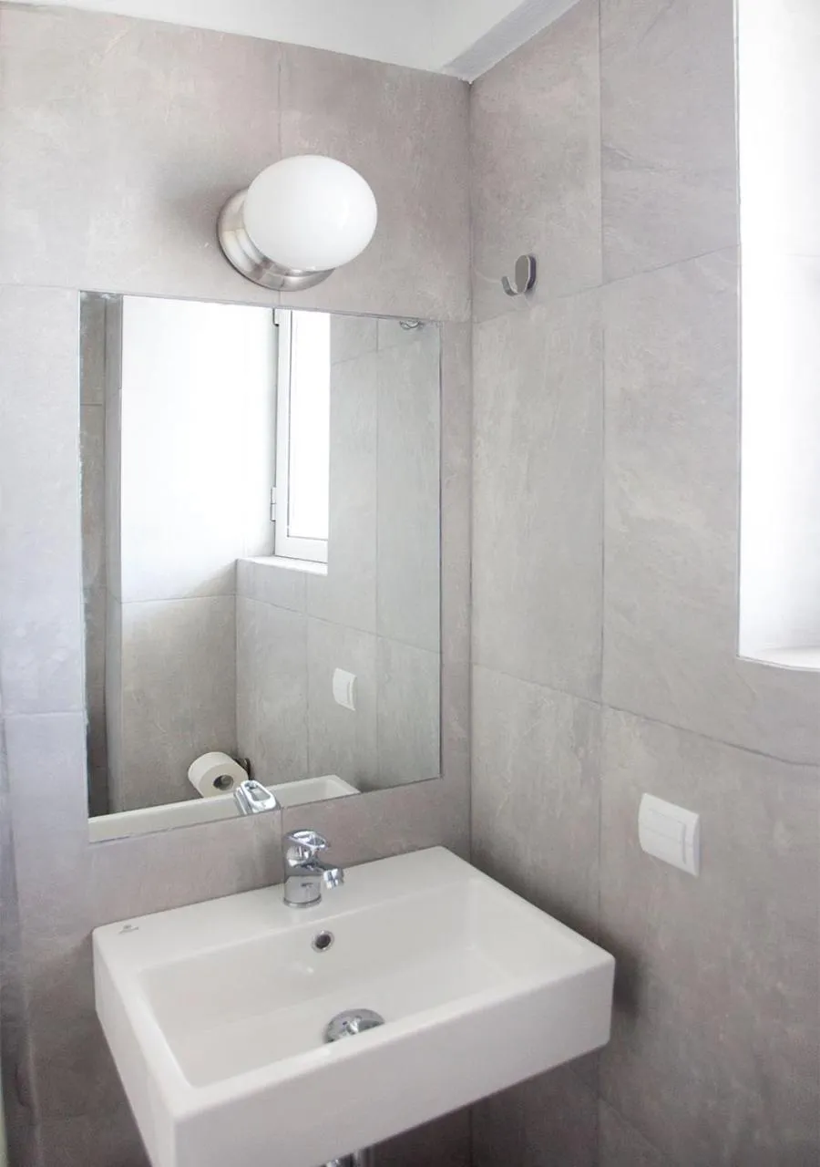 Shower in Snooze H