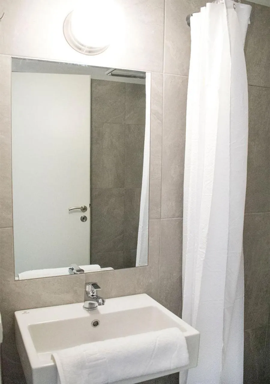 Shower in Snooze H