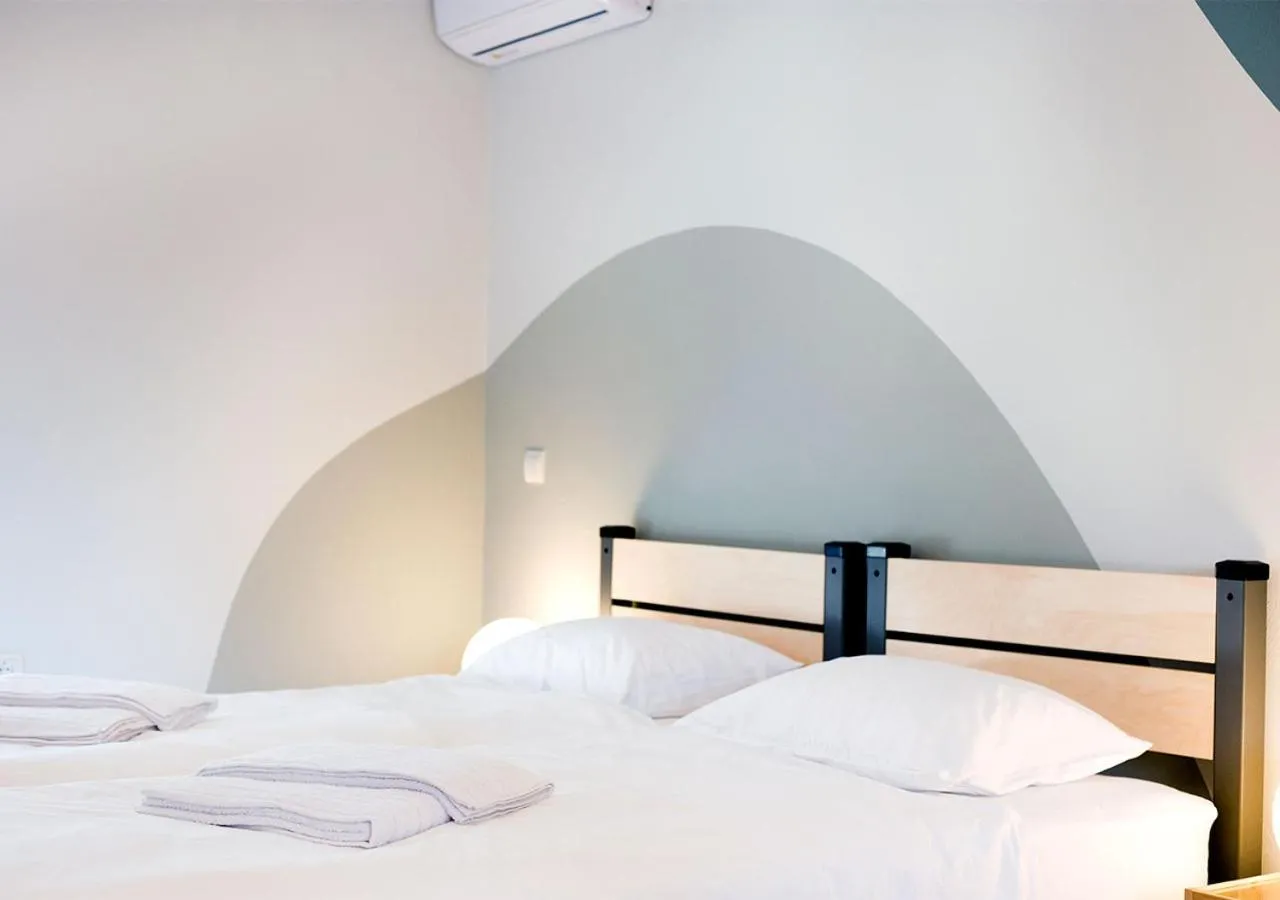 Bed in Snooze H