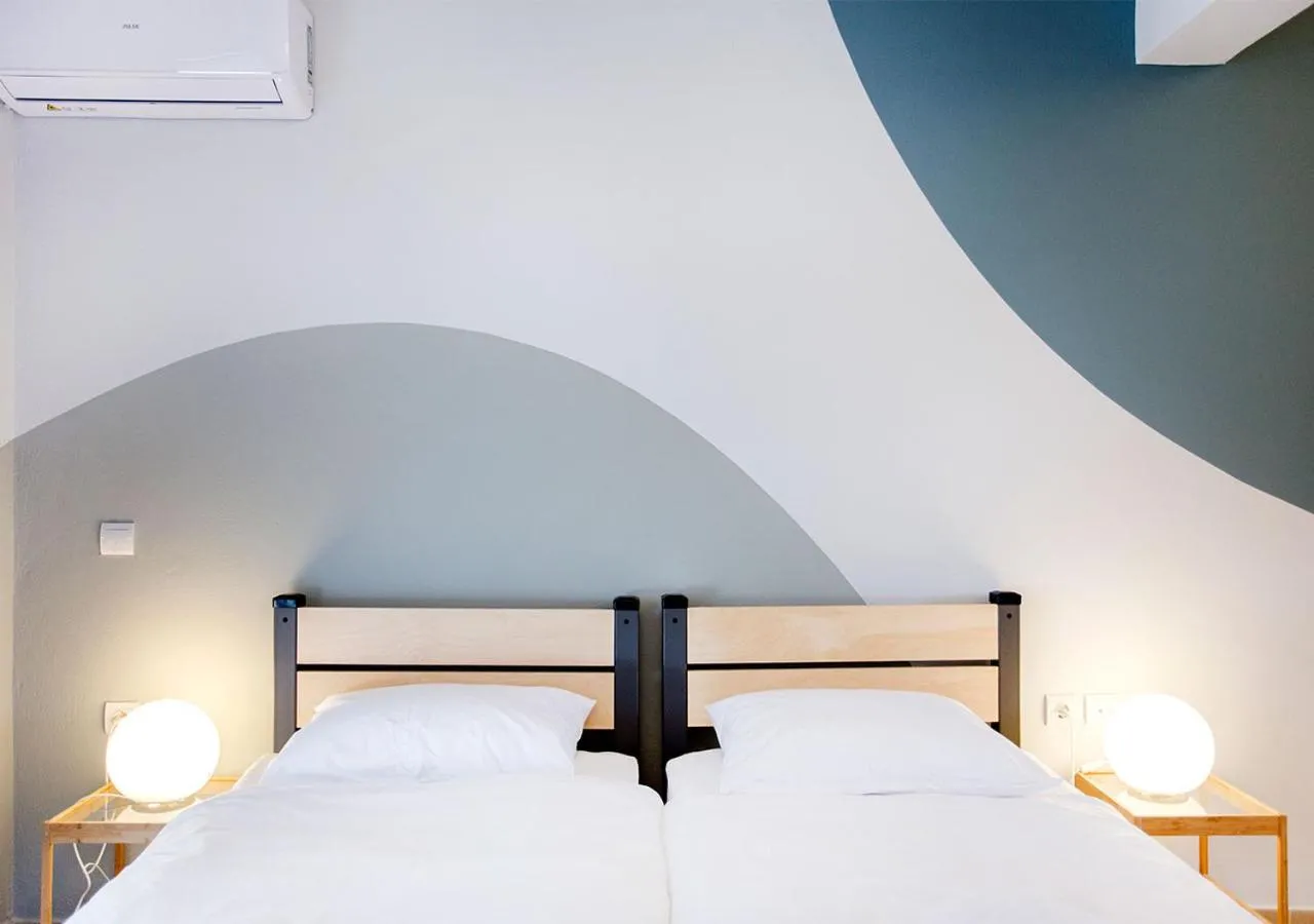 Bed in Snooze H