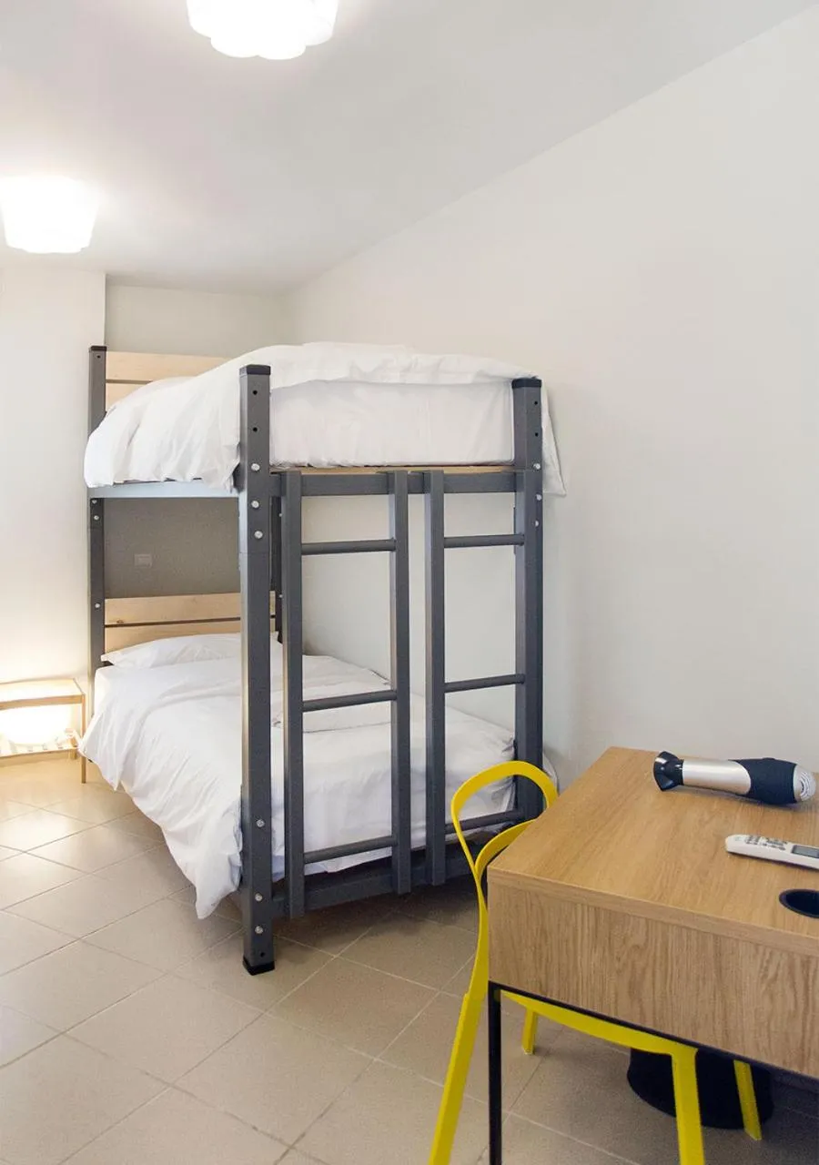 Bed in Snooze H