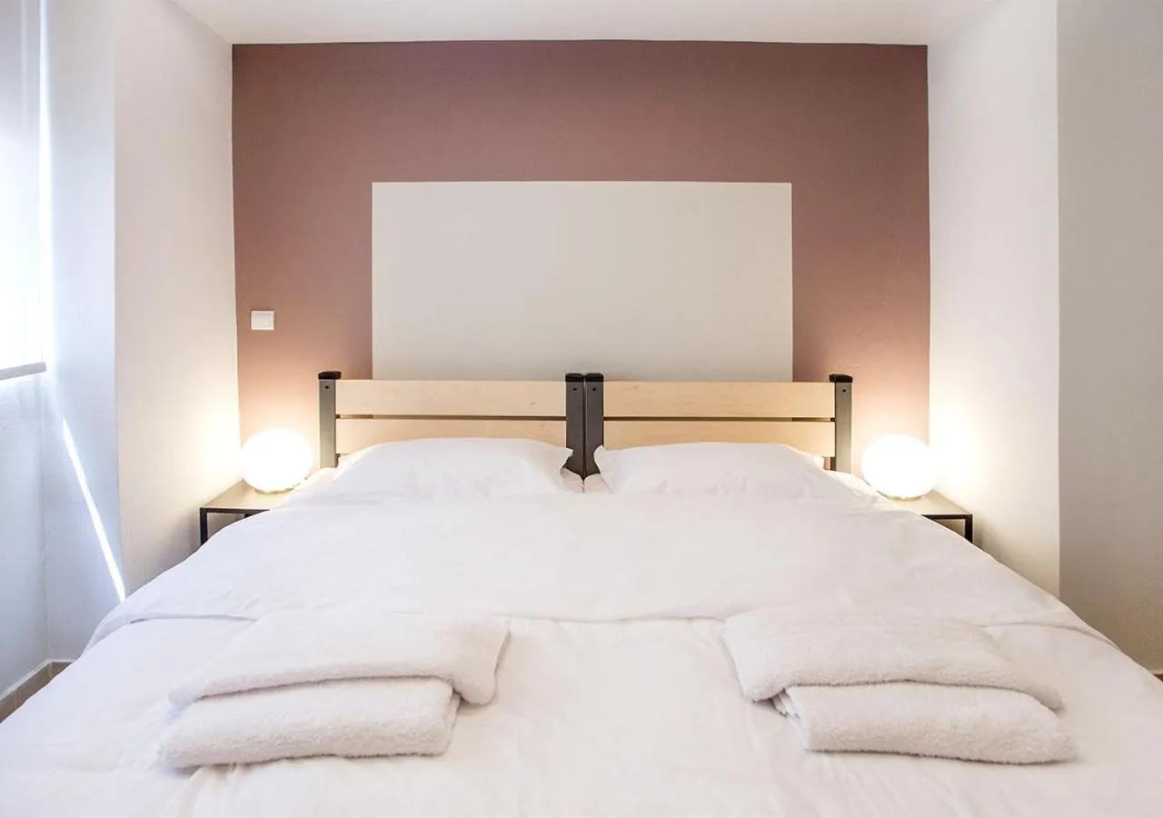 Bed in Snooze H