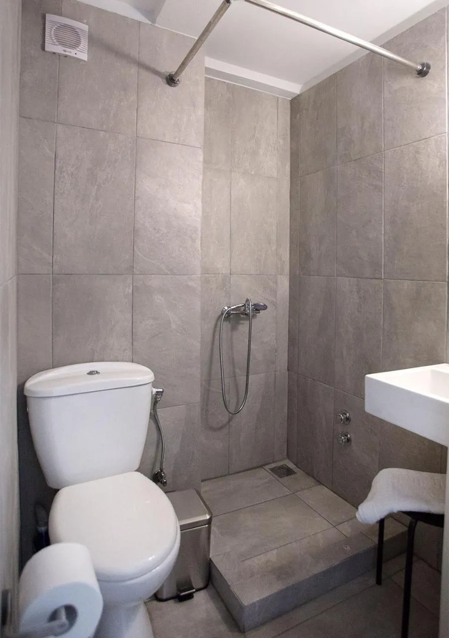 Shower in Snooze H
