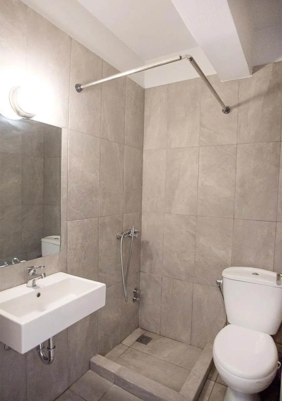 Shower in Snooze H