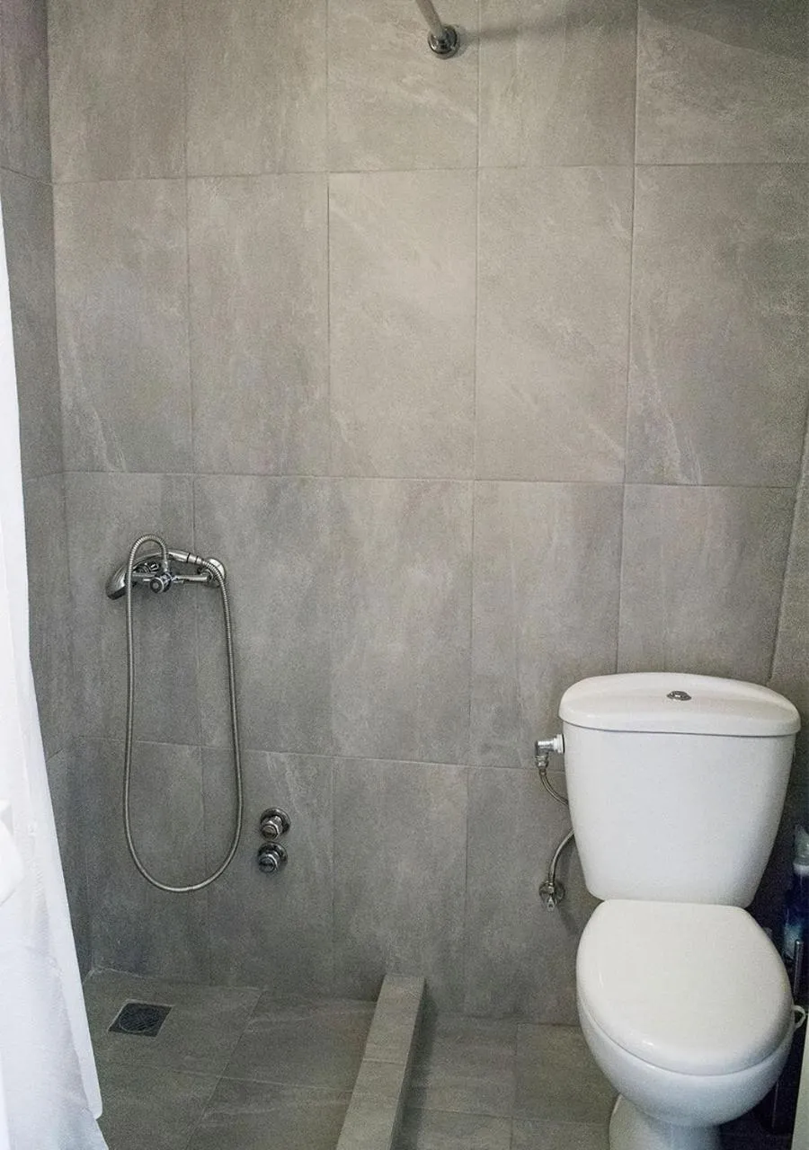 Shower in Snooze H