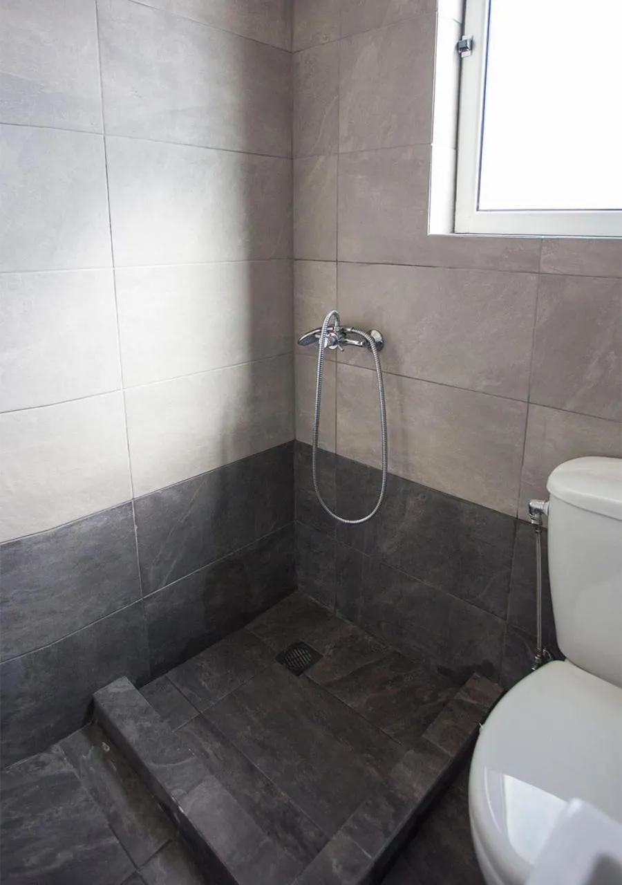 Shower in Snooze H