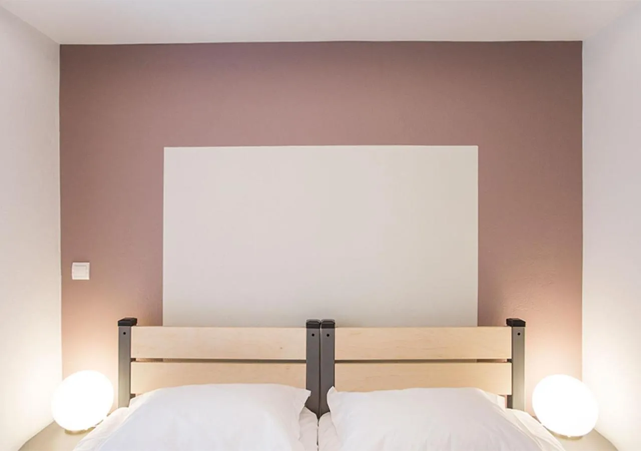 Bed in Snooze H