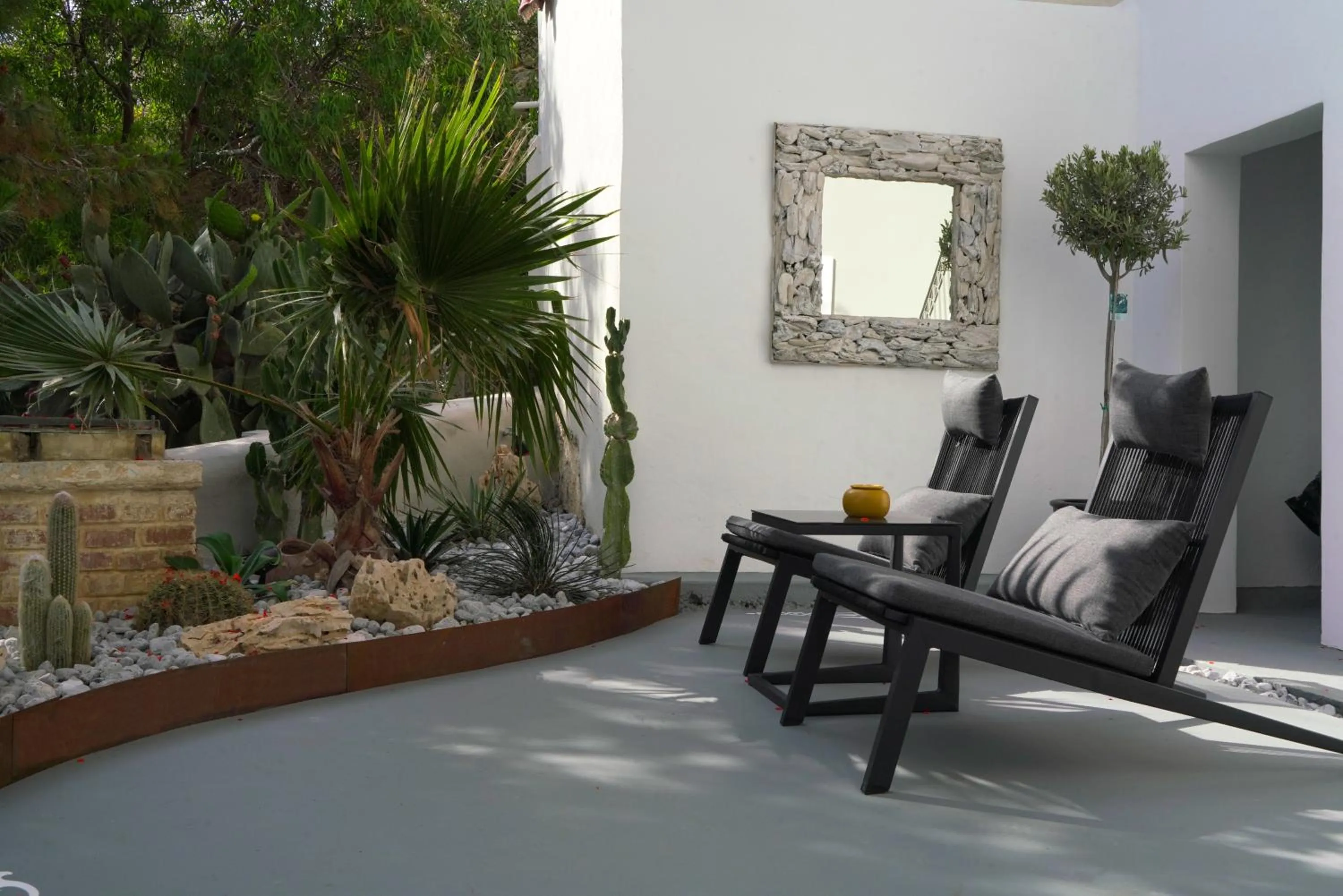 Patio in Pafsilipon Suites