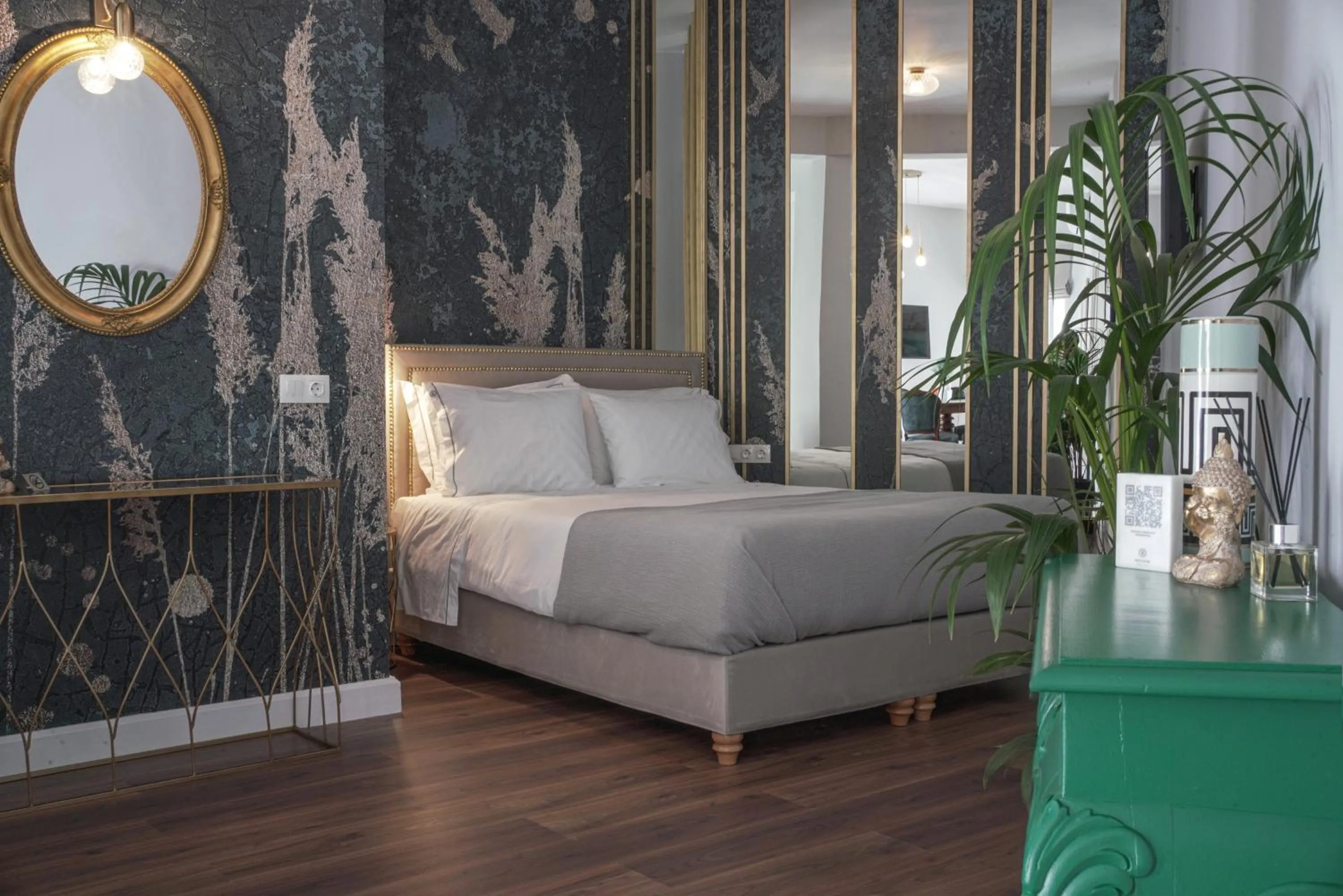 Bedroom, Bed in Pafsilipon Suites