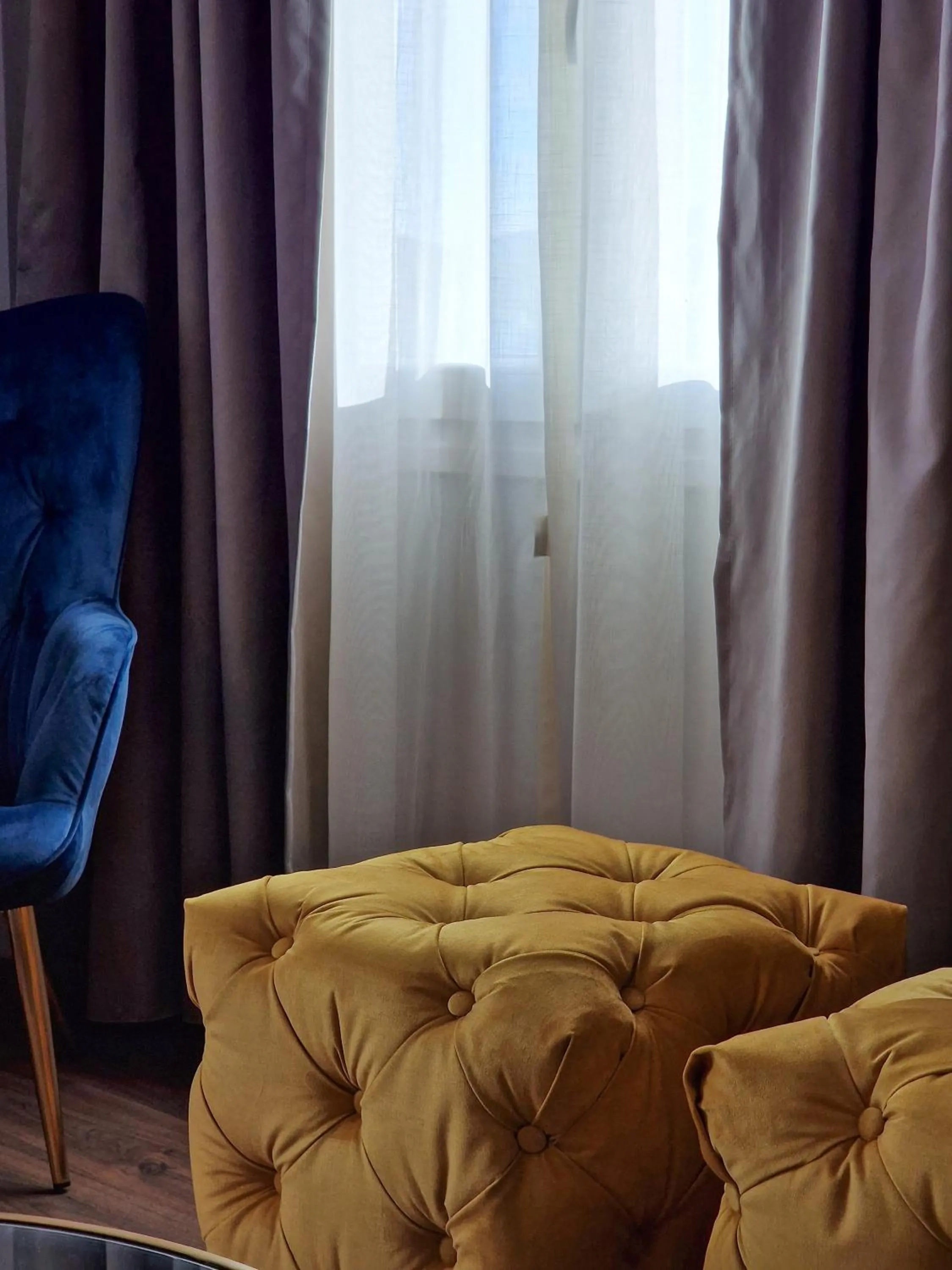 Seating area in Pafsilipon Suites