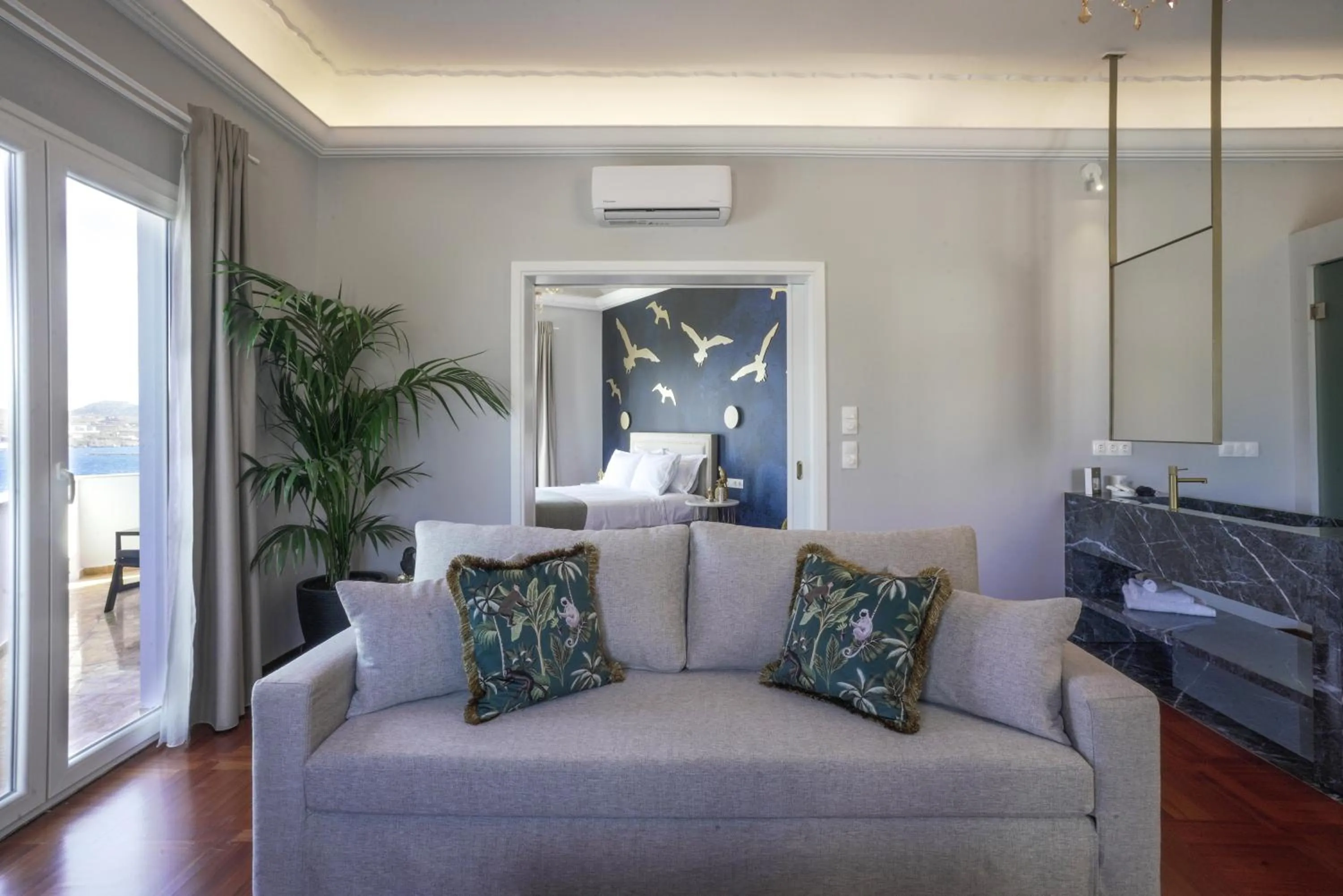 Living room in Pafsilipon Suites