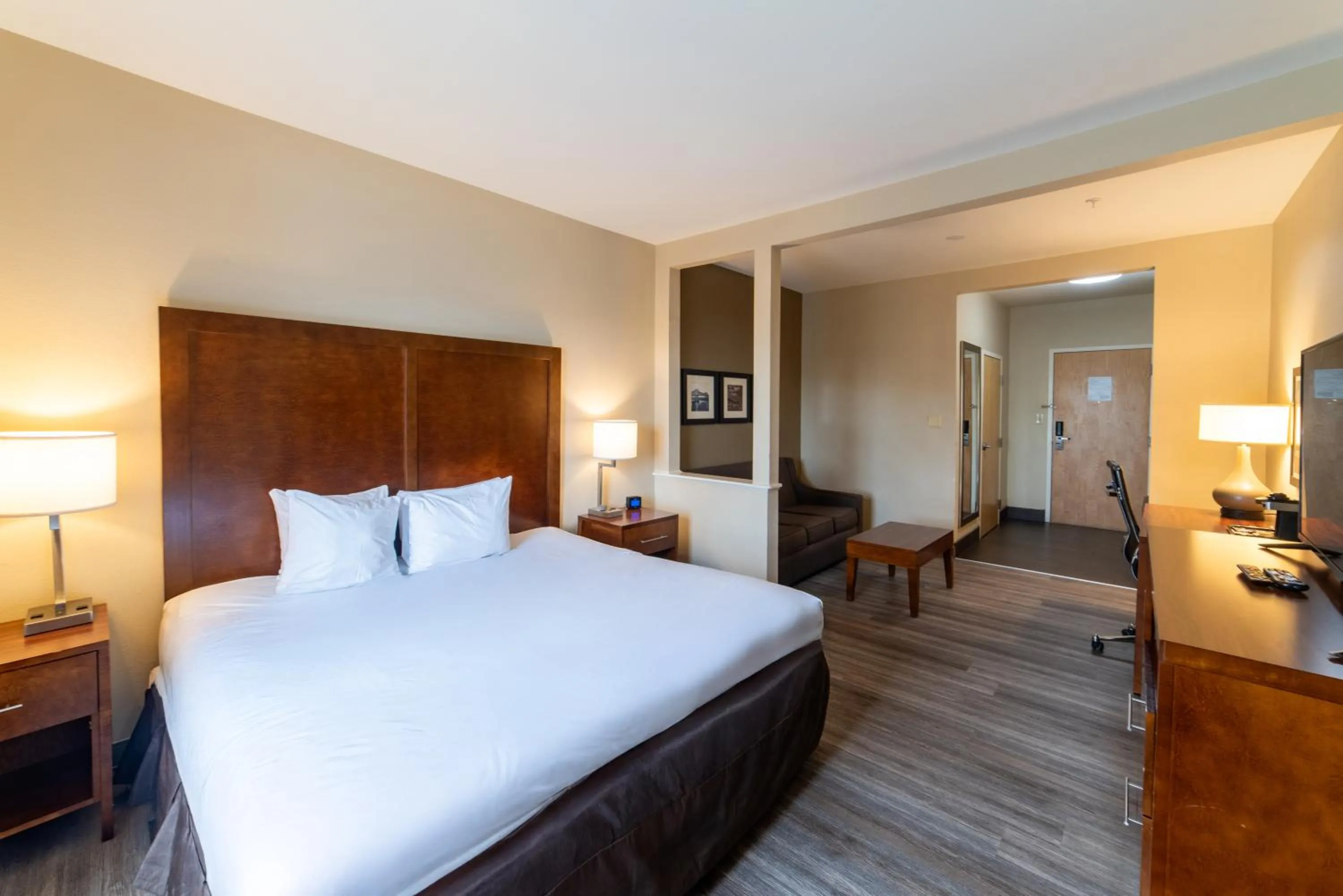 Bedroom, Bed in Sonesta Essential - Baton Rouge Airport