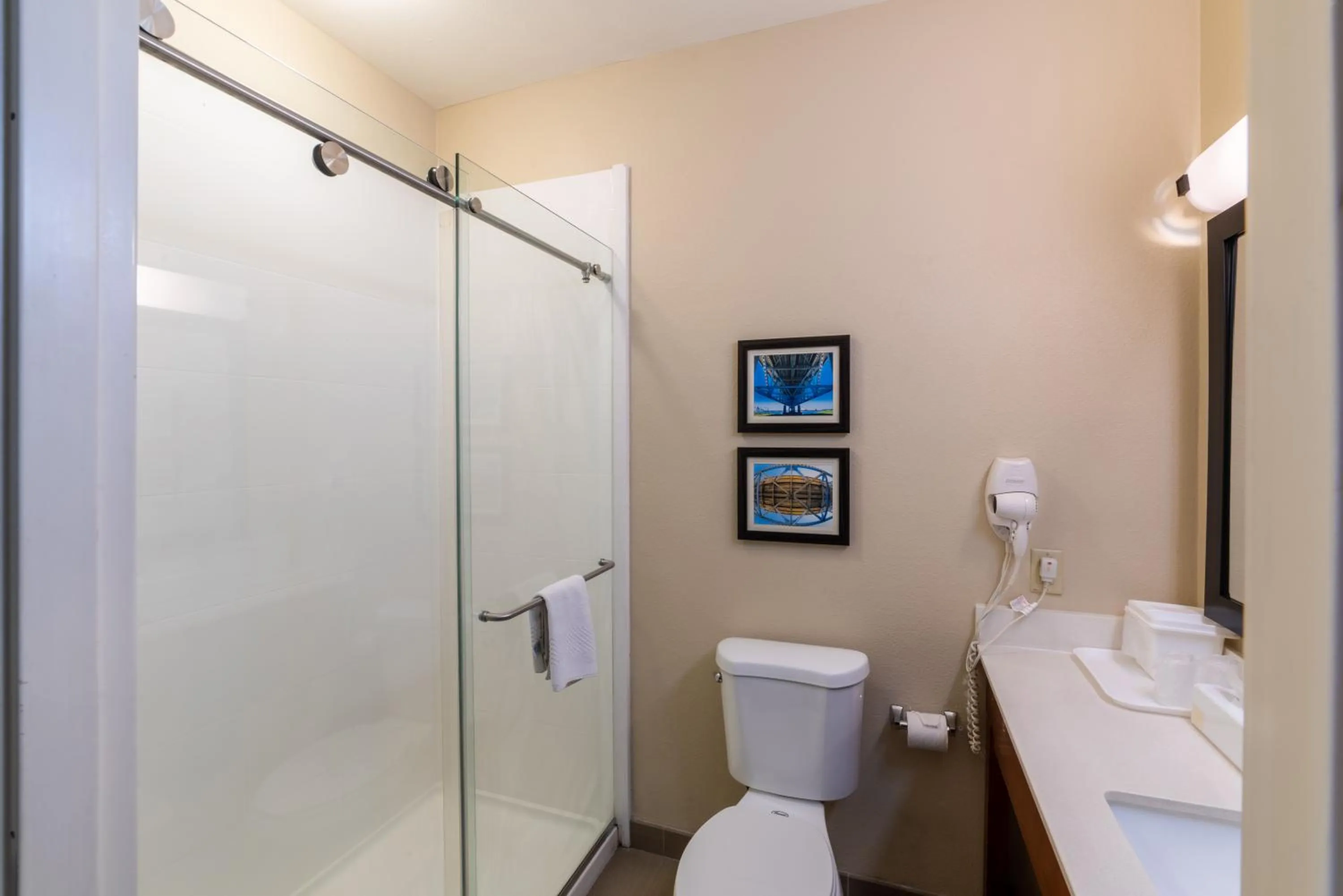 Toilet in Sonesta Essential - Baton Rouge Airport