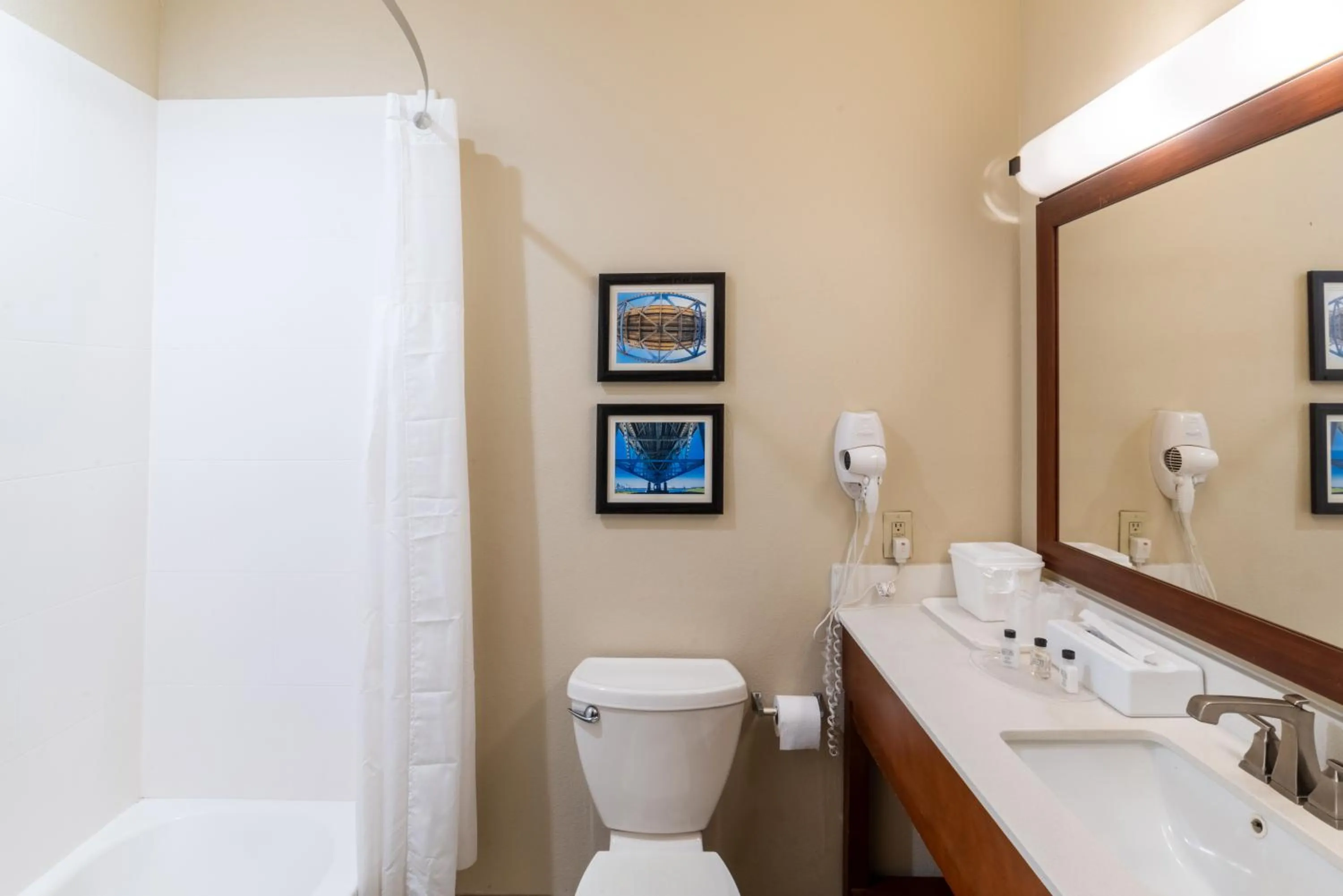 Shower in Sonesta Essential - Baton Rouge Airport