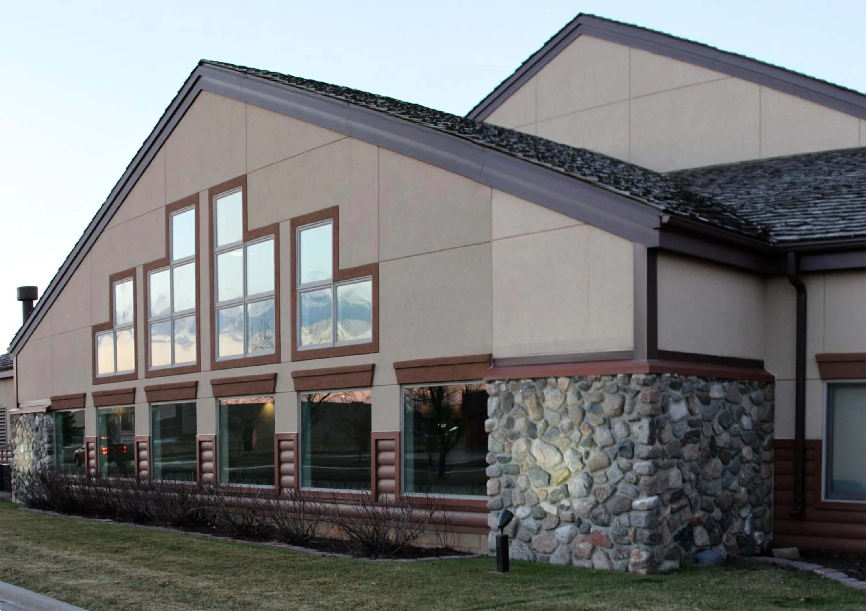 Facade/entrance in C'mon Inn Grand Forks