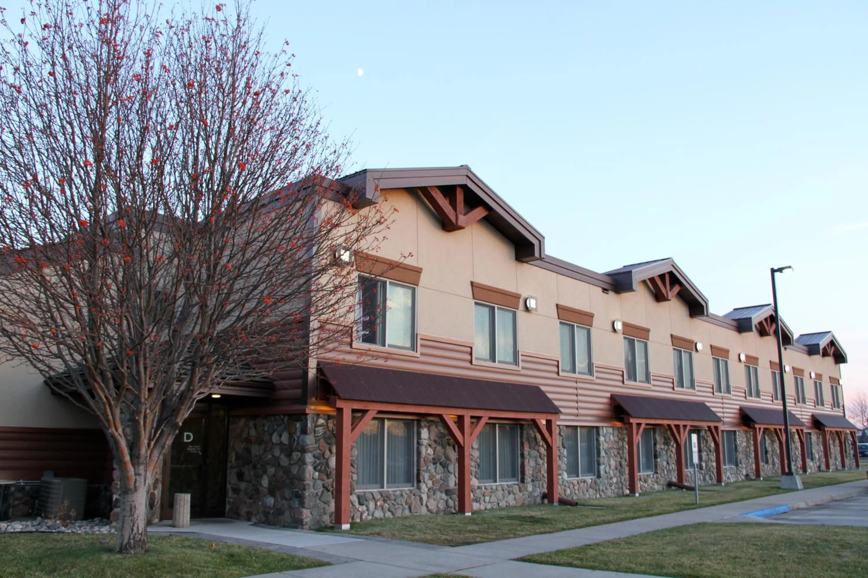 Facade/entrance in C'mon Inn Grand Forks