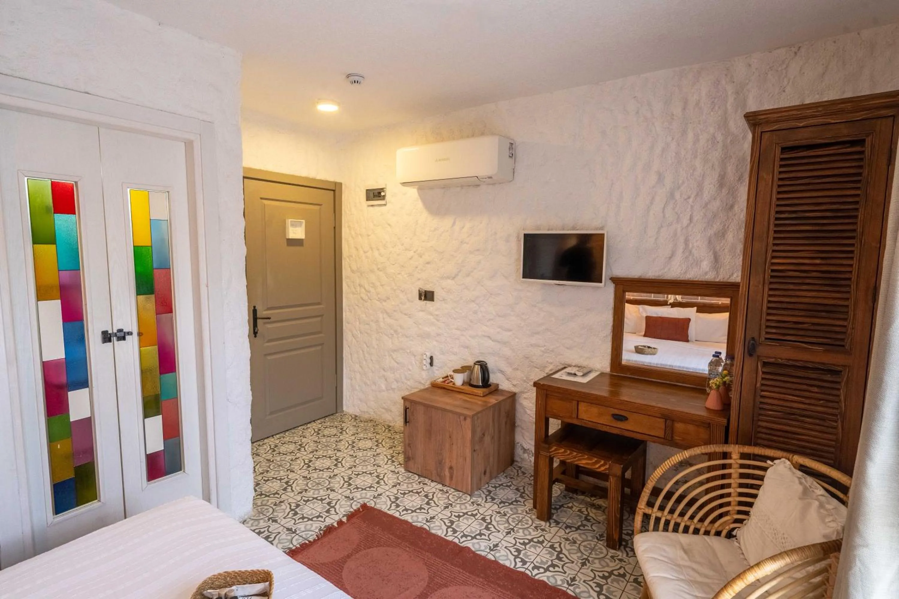 Photo of the whole room in Ajlan Hotel Cunda