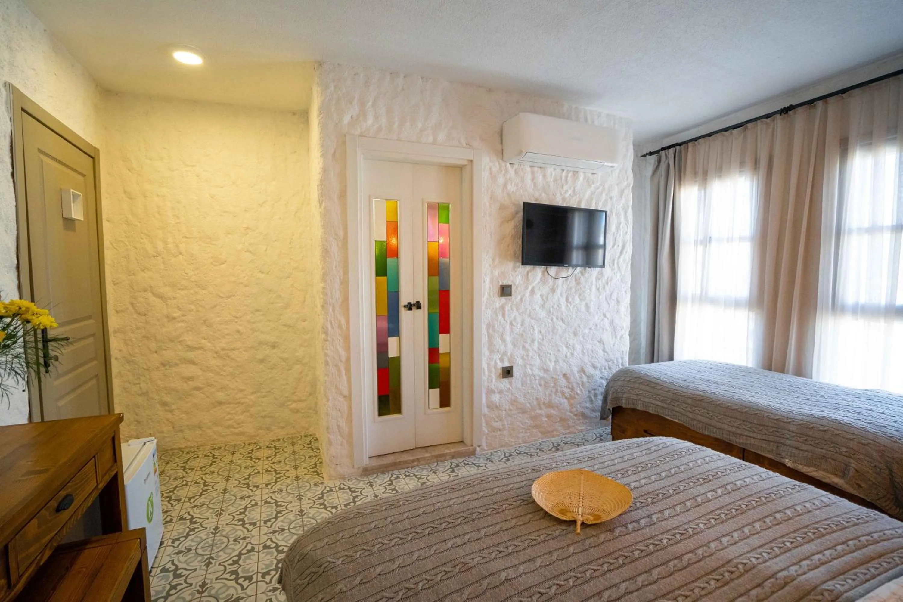 Photo of the whole room in Ajlan Hotel Cunda