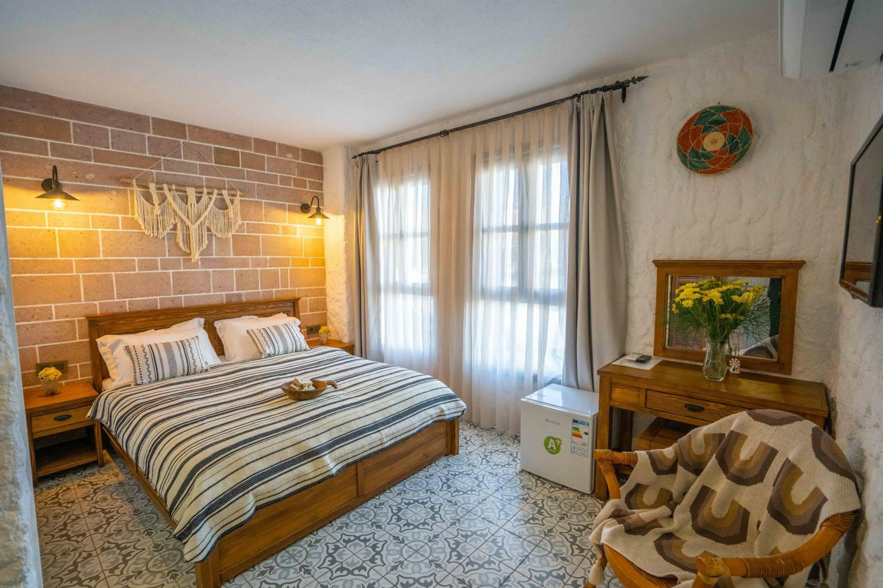 Photo of the whole room in Ajlan Hotel Cunda