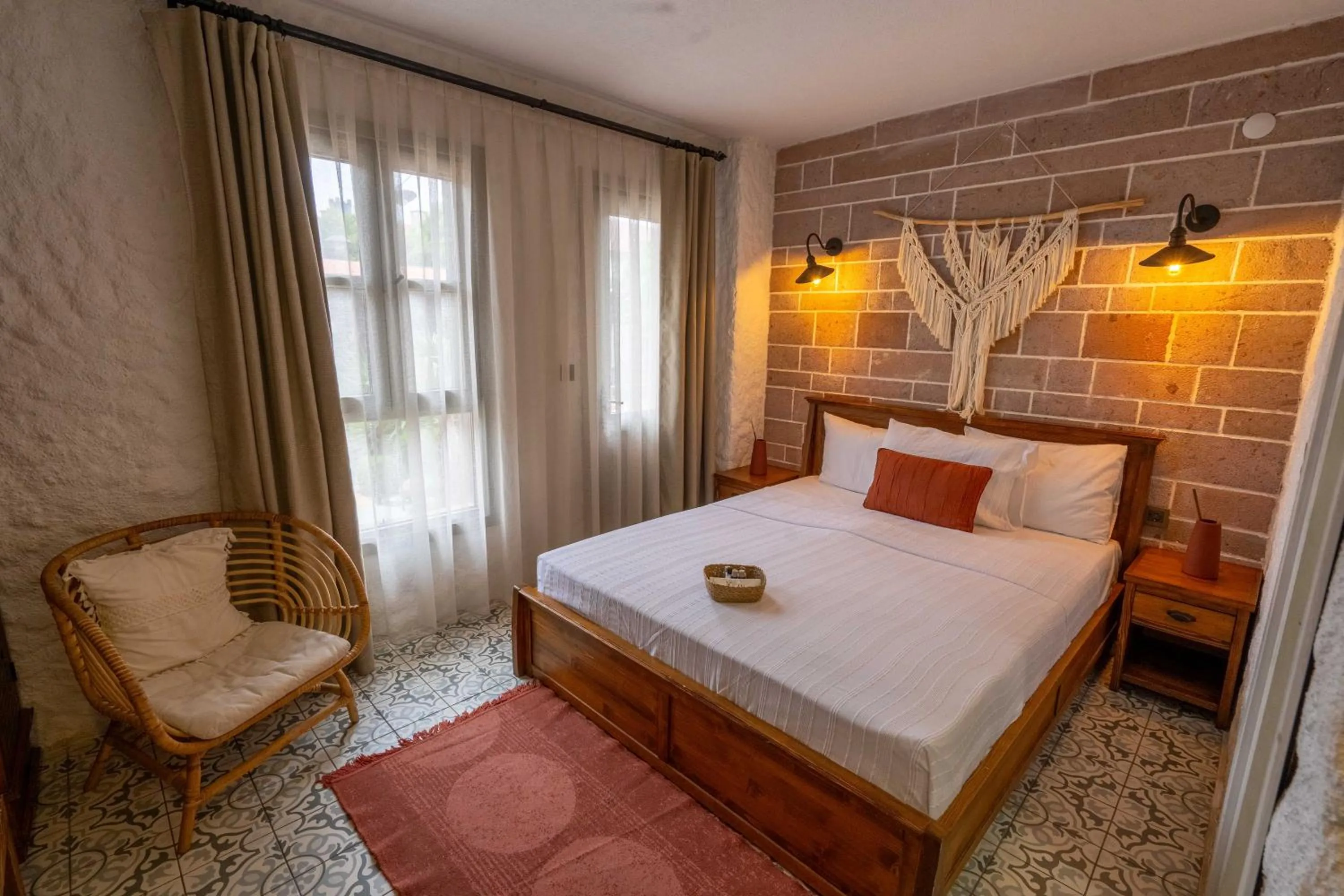 Photo of the whole room in Ajlan Hotel Cunda