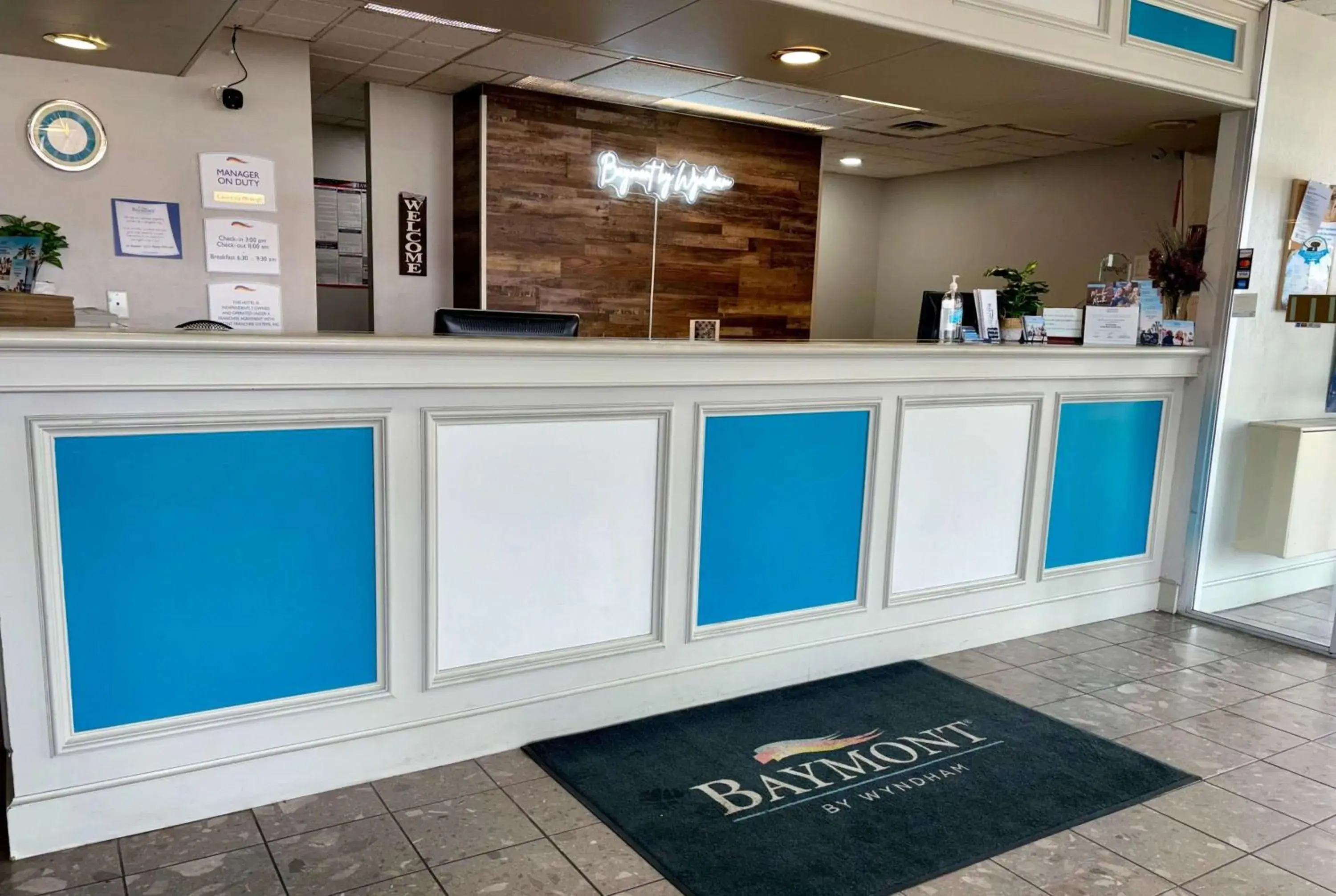 Lobby or reception in Baymont by Wyndham Keokuk Lobby or reception in Baymont by Wyndham Keokuk