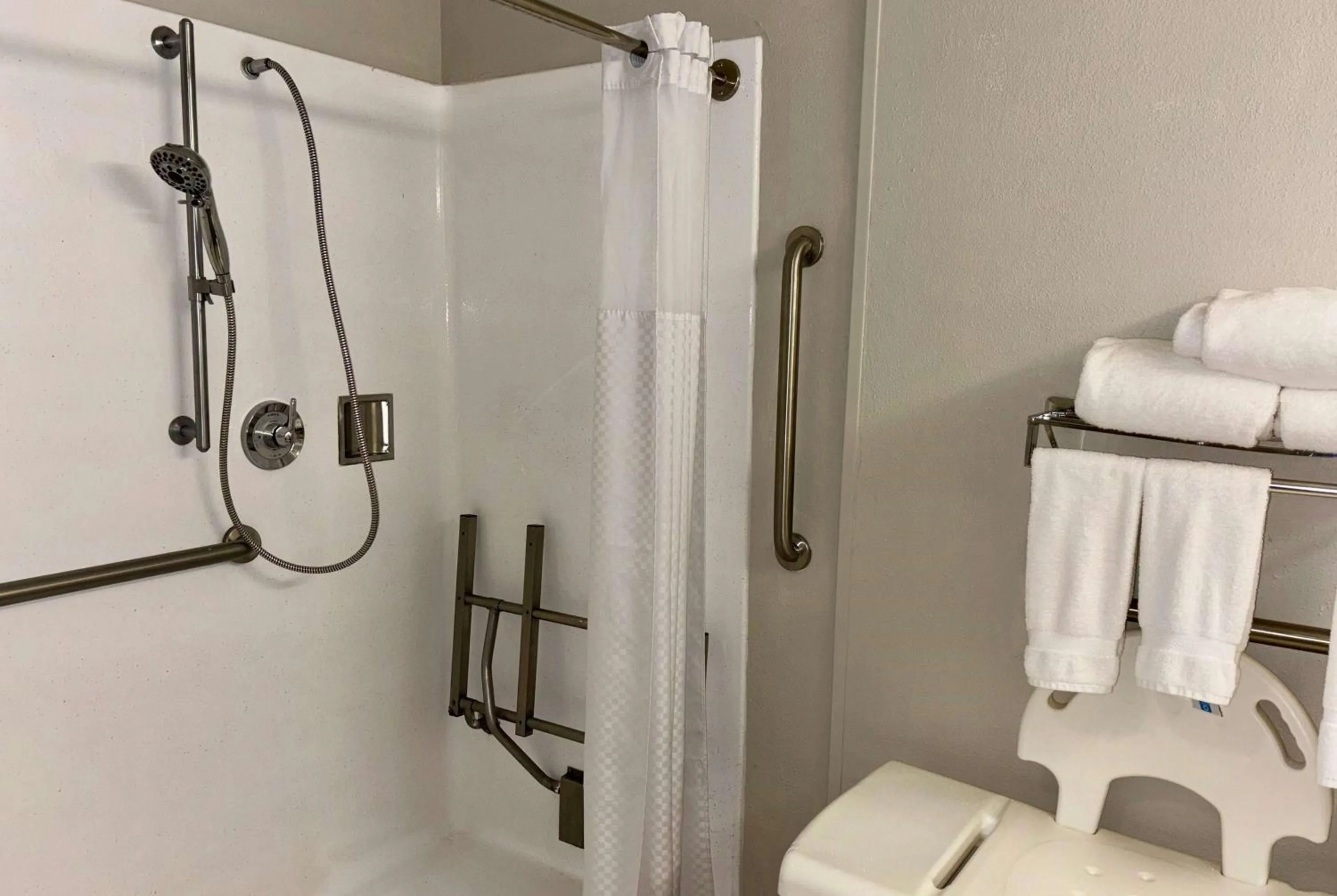 TV and multimedia in Baymont by Wyndham Keokuk