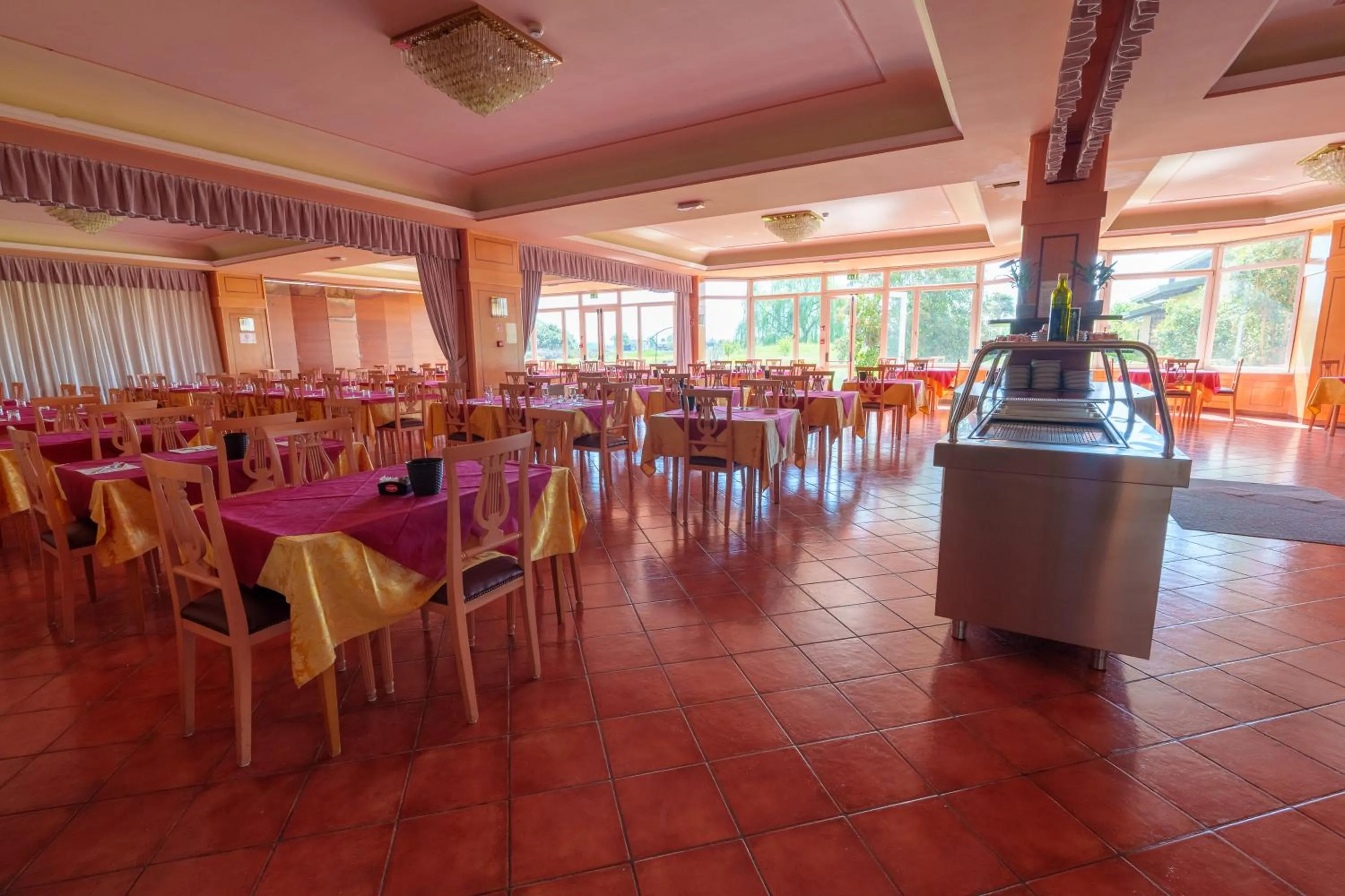 Restaurant/places to eat in Hotel Villa Strassoldo "Ex Attianese Hotel Restaurant"