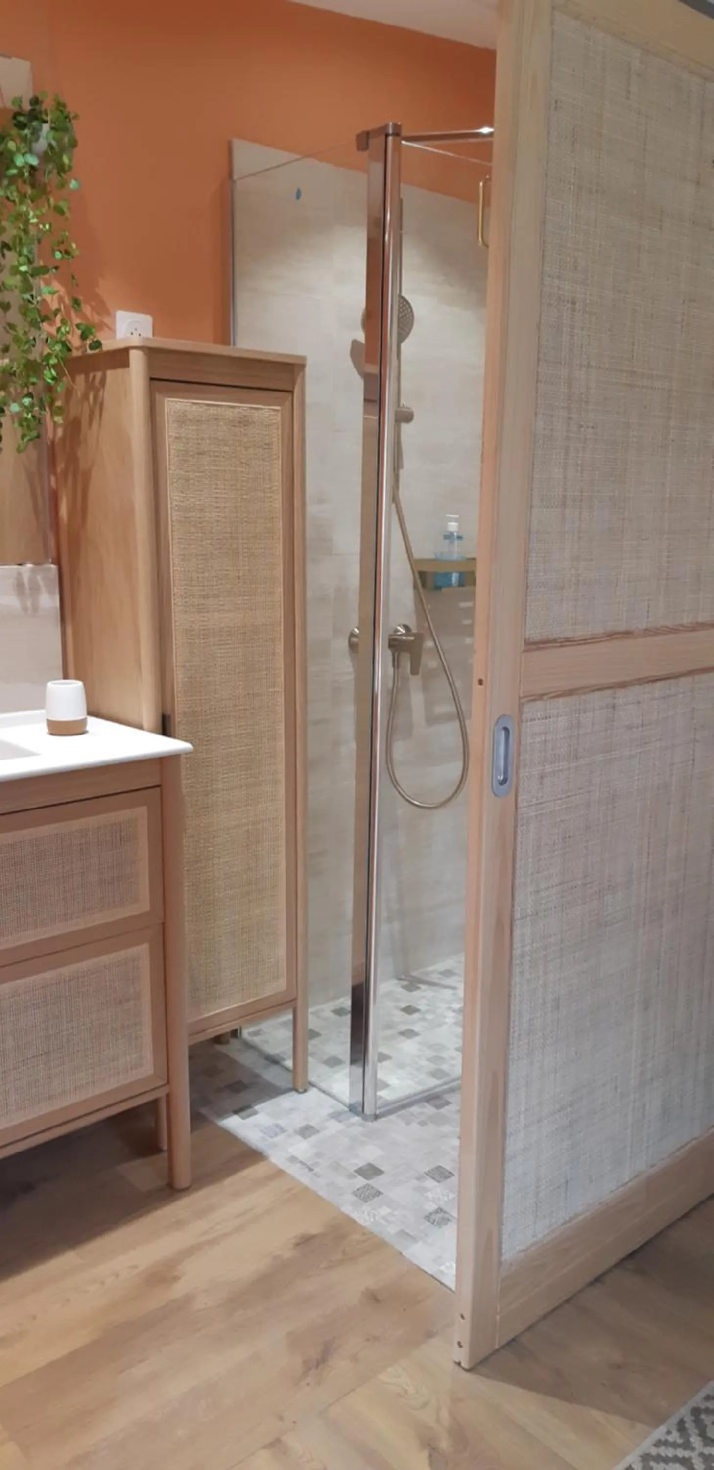 Shower in La Villanelle maison d'hôtes