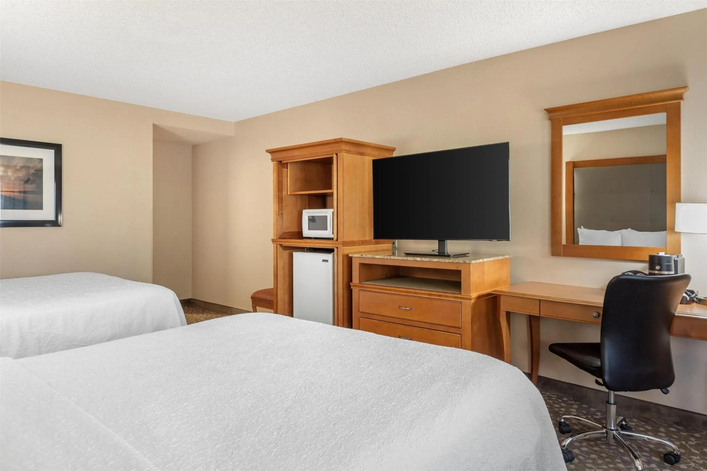 Bedroom, Bed in Best Western Plus Oak Harbor Hotel & Conference Center
