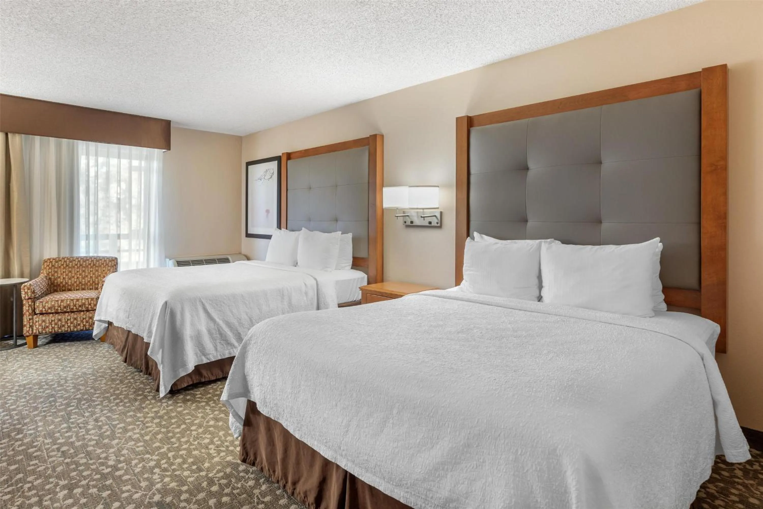Bedroom, Bed in Best Western Plus Oak Harbor Hotel & Conference Center