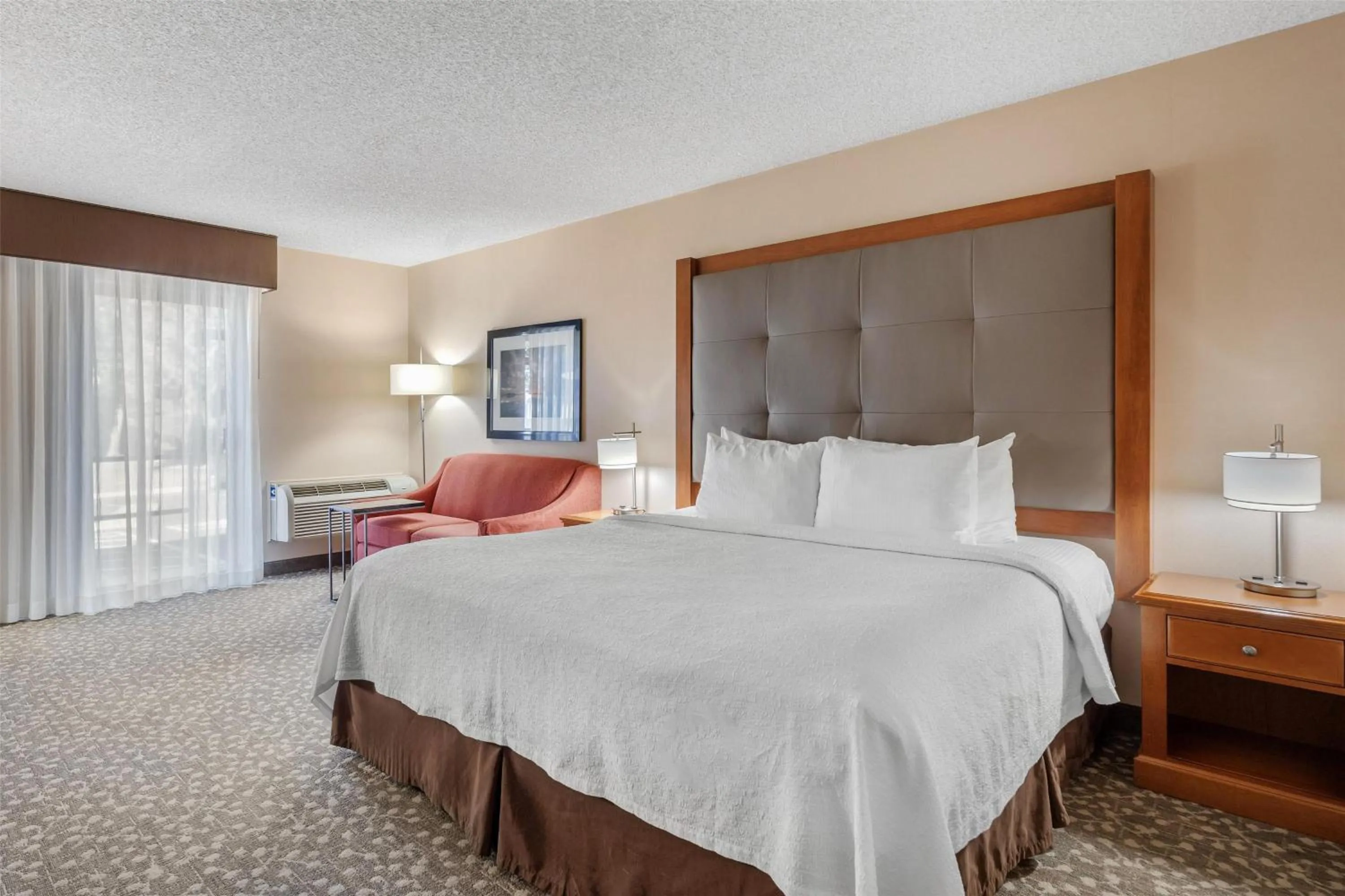 Bedroom, Bed in Best Western Plus Oak Harbor Hotel & Conference Center