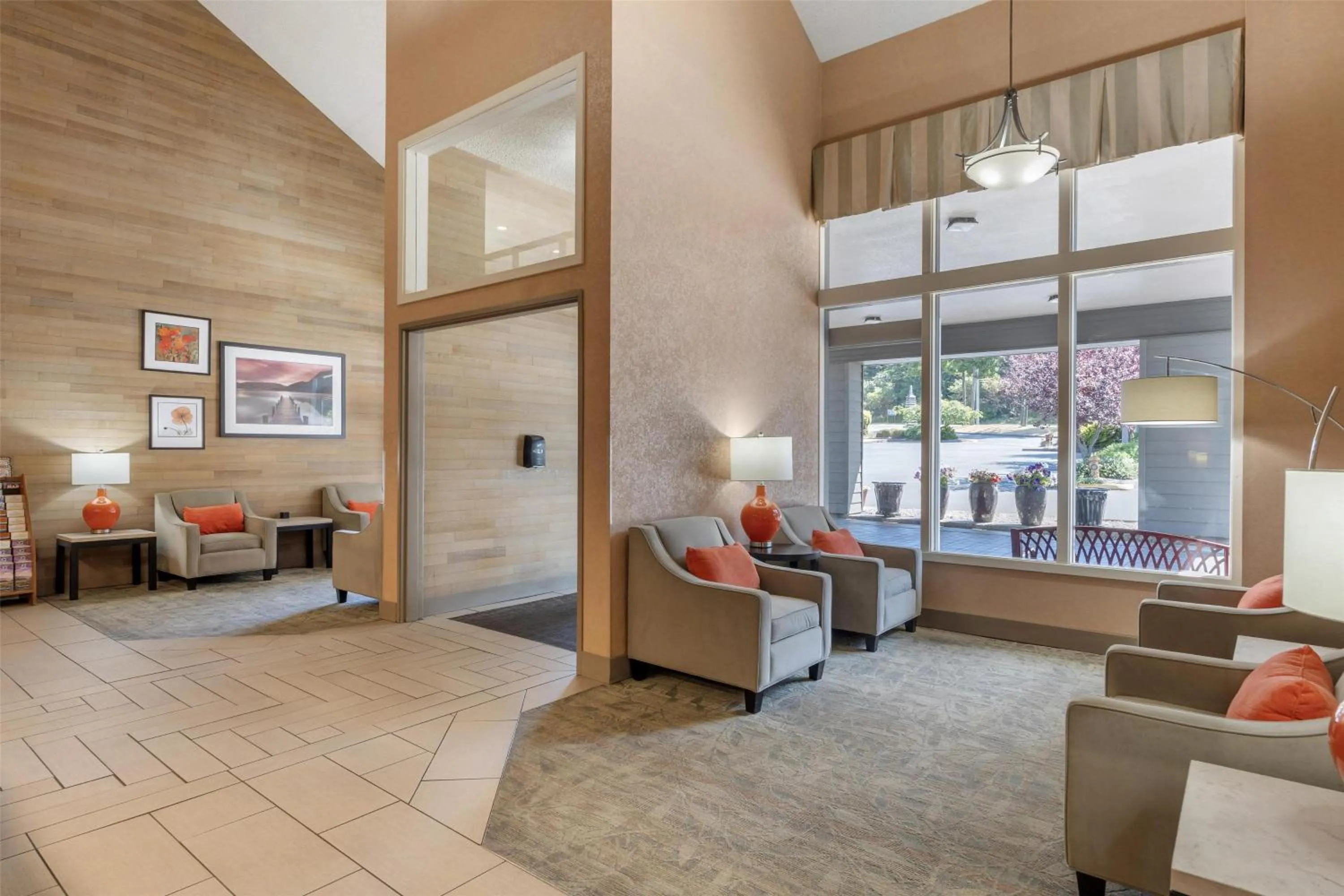 Lobby or reception in Best Western Plus Oak Harbor Hotel & Conference Center