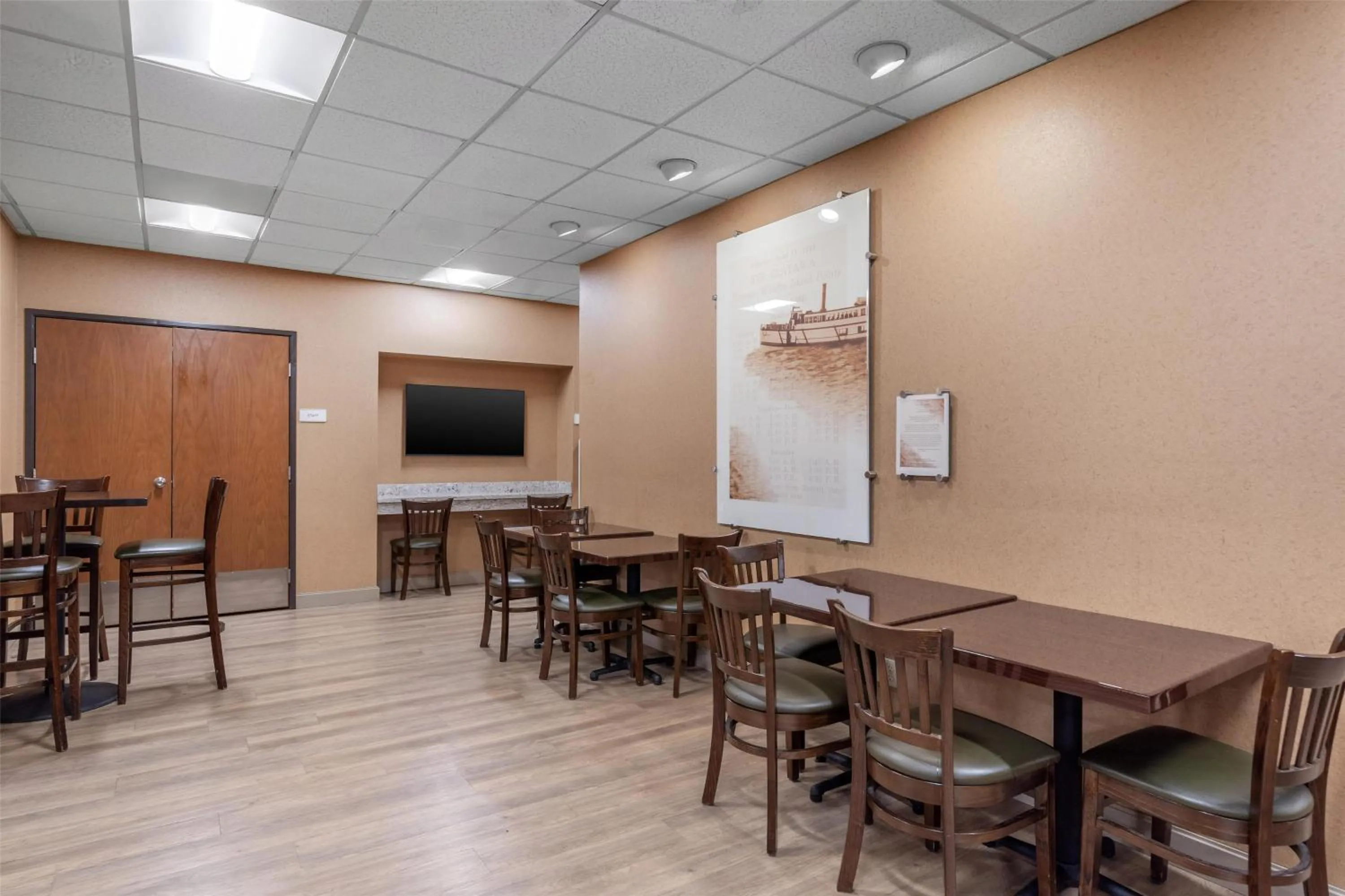 Breakfast in Best Western Plus Oak Harbor Hotel & Conference Center