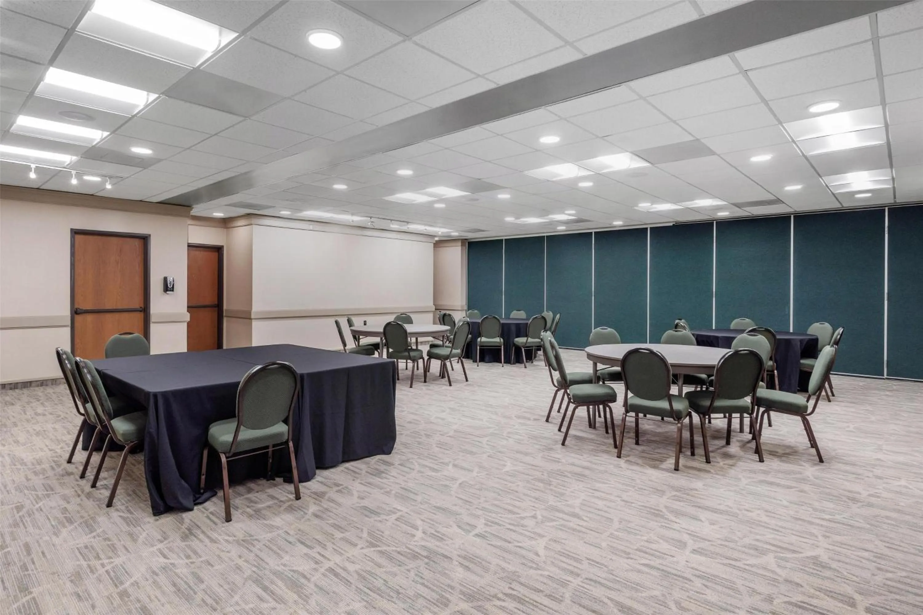 Meeting/conference room in Best Western Plus Oak Harbor Hotel & Conference Center