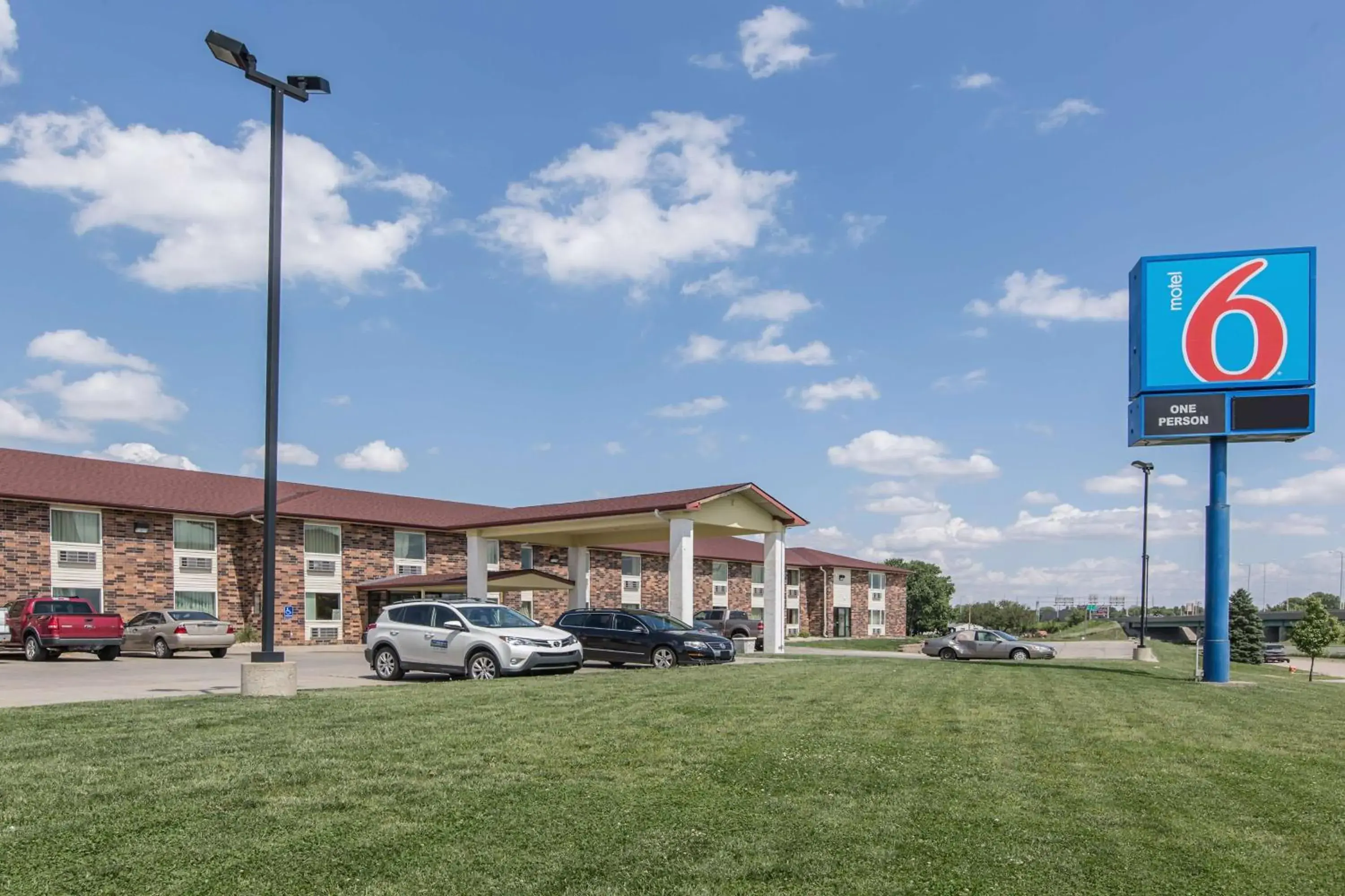 Property building in Motel 6 Omaha - Central Property building in Motel 6 Omaha - Central