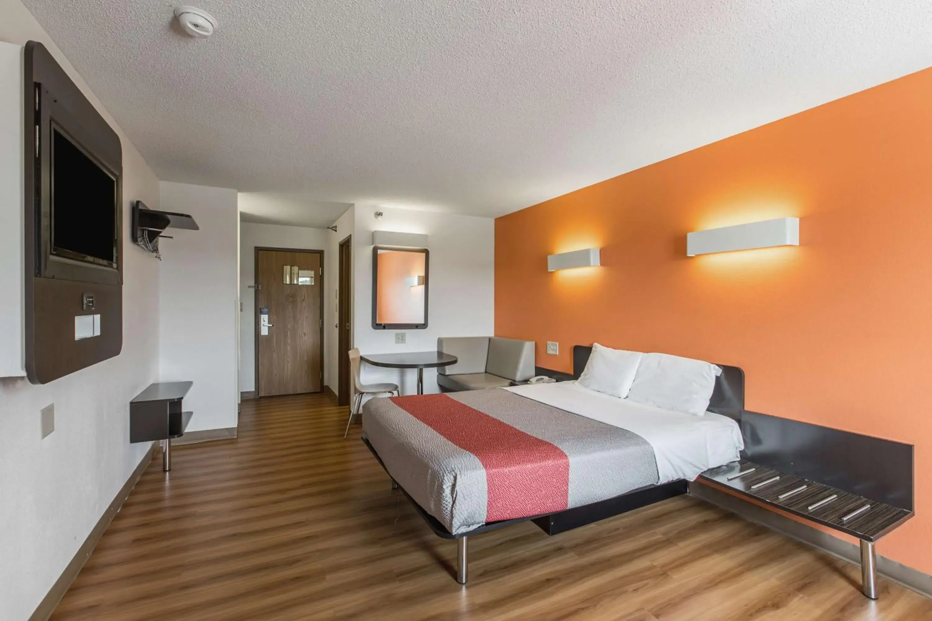 Bedroom, Bed in Motel 6 Omaha - Central Bedroom, Bed in Motel 6 Omaha - Central