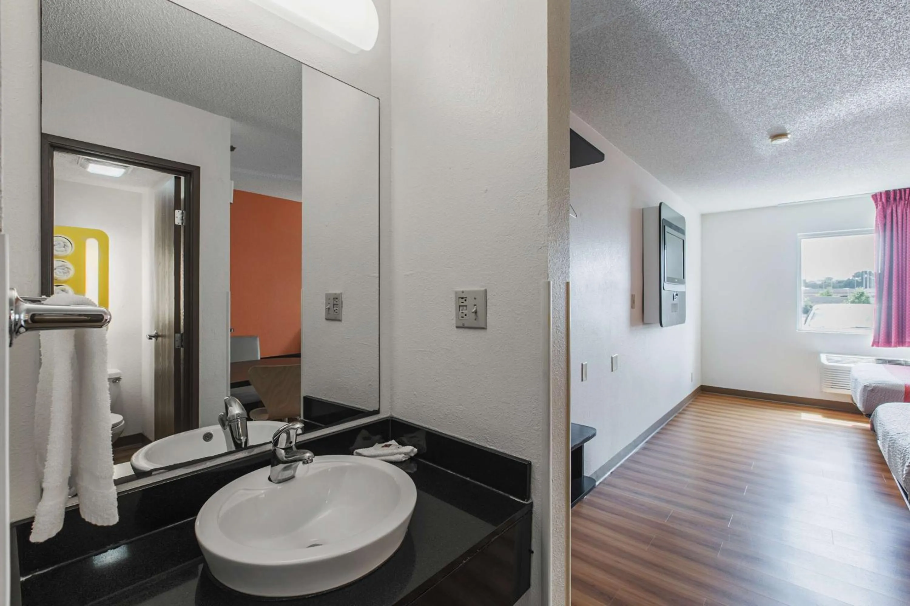 Bathroom in Motel 6 Omaha - Central