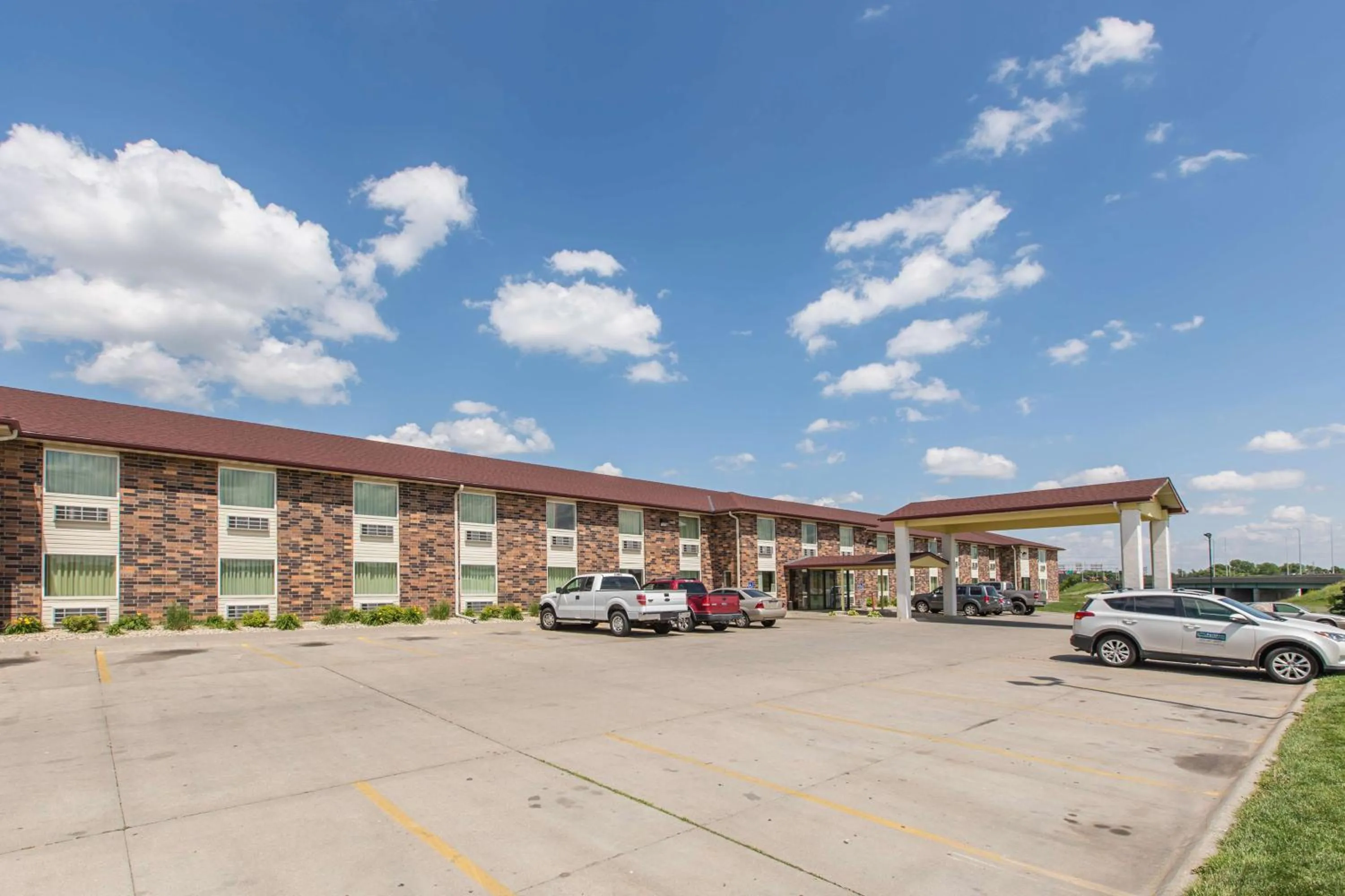 Property building in Motel 6 Omaha - Central