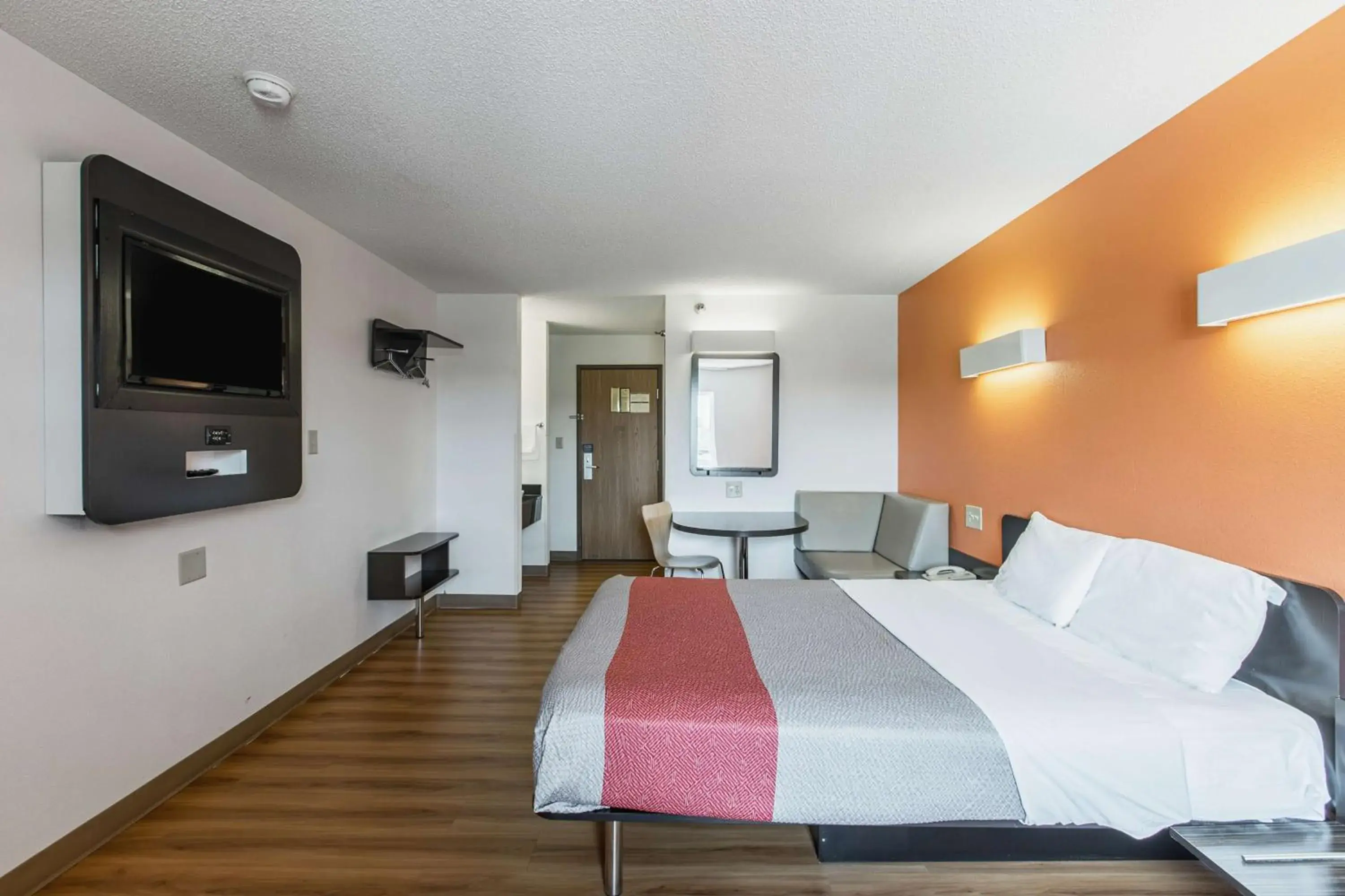 Bedroom, Bed in Motel 6 Omaha - Central Bedroom, Bed in Motel 6 Omaha - Central