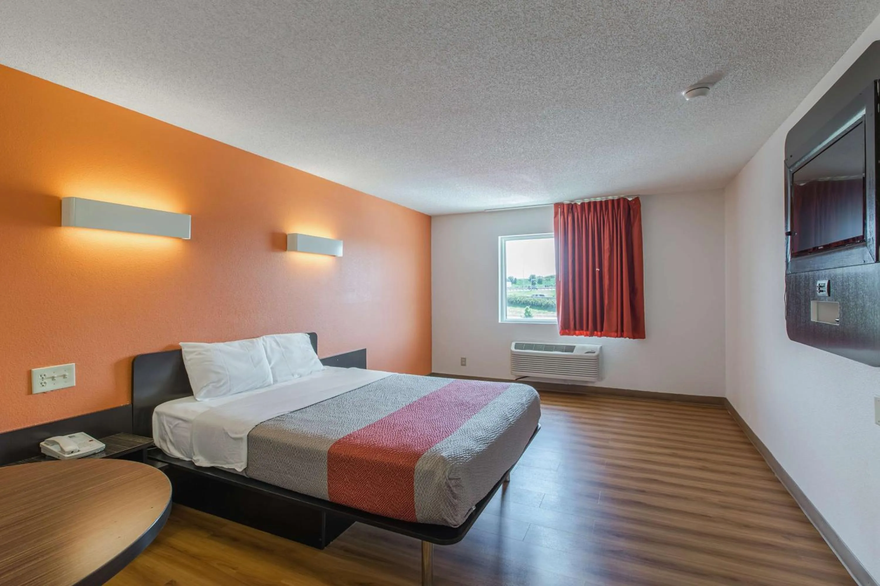 Bedroom, Bed in Motel 6 Omaha - Central