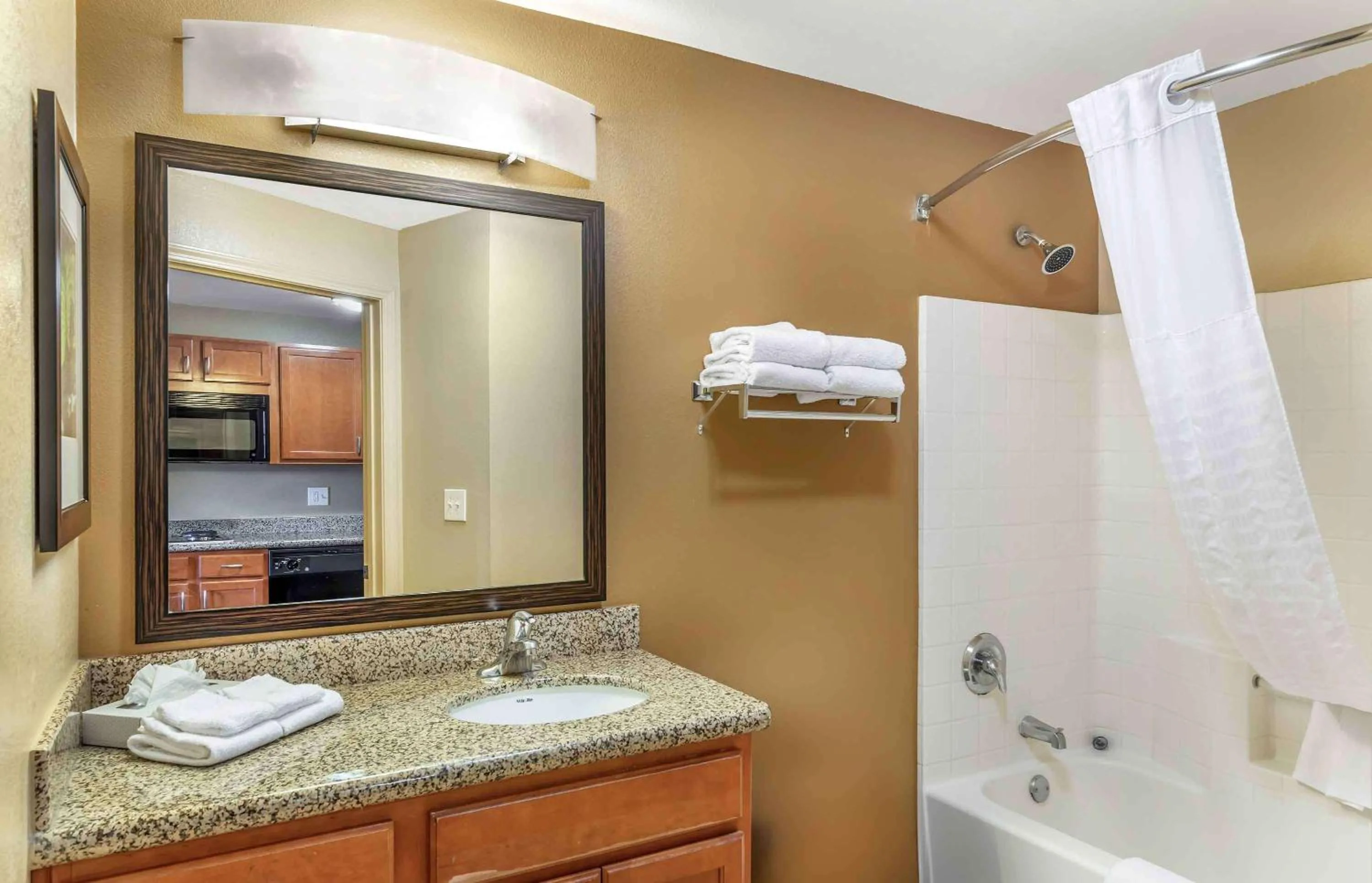 Bathroom in Extended Stay America Suites - Bakersfield - Chester Lane