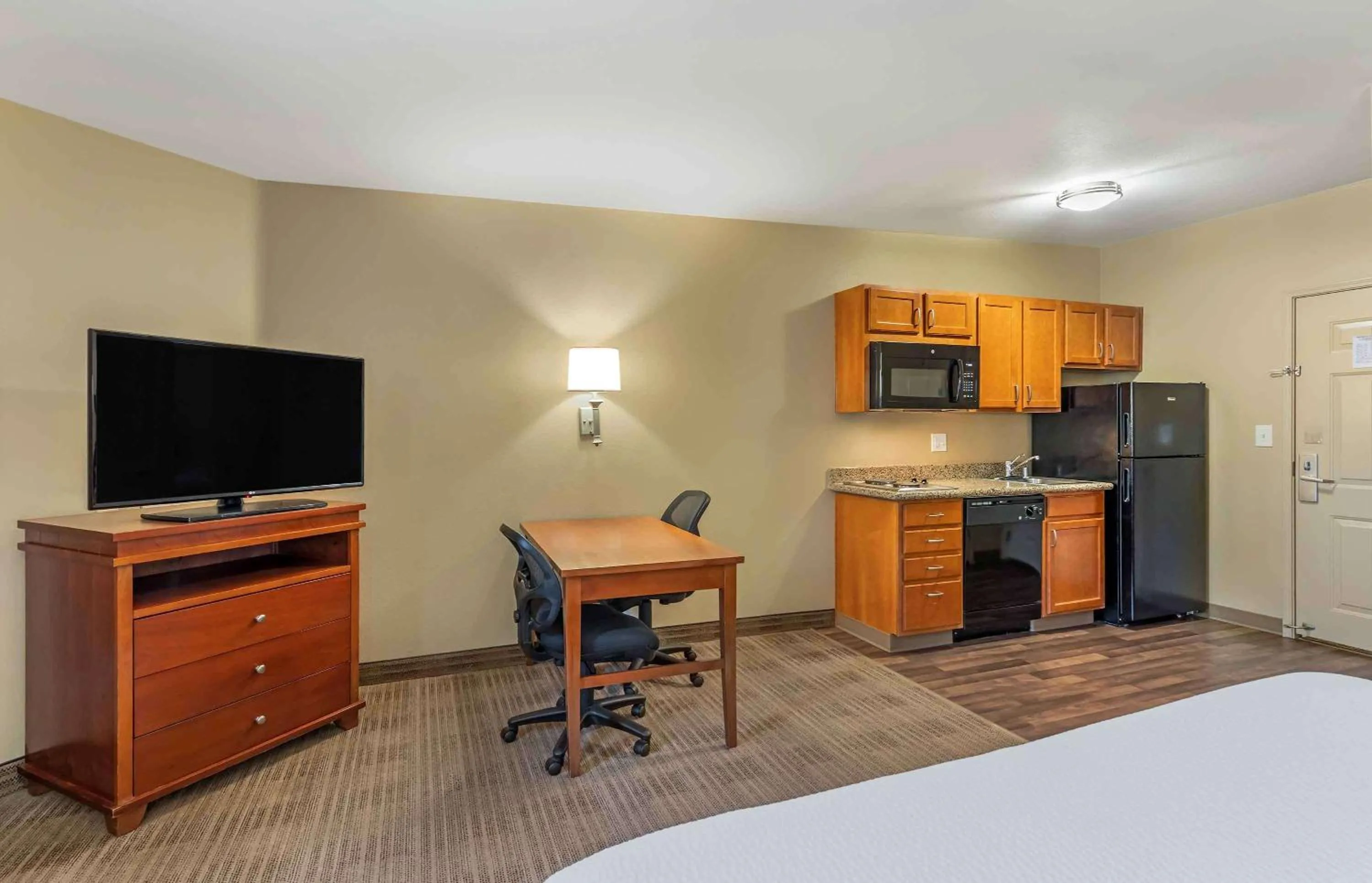Bedroom, Bed in Extended Stay America Suites - Bakersfield - Chester Lane