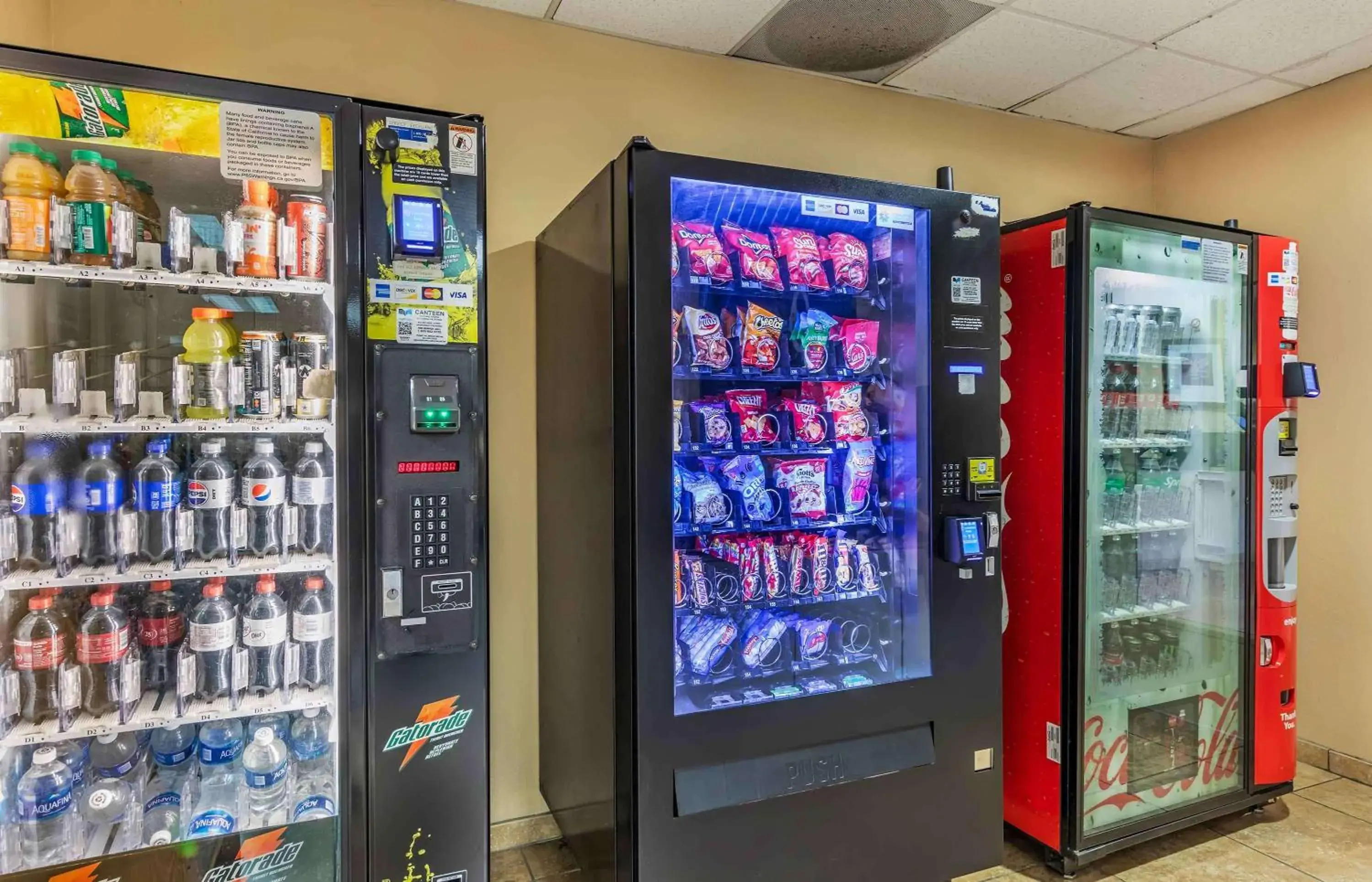 Property building in Extended Stay America Suites - Bakersfield - Chester Lane Property building in Extended Stay America Suites - Bakersfield - Chester Lane